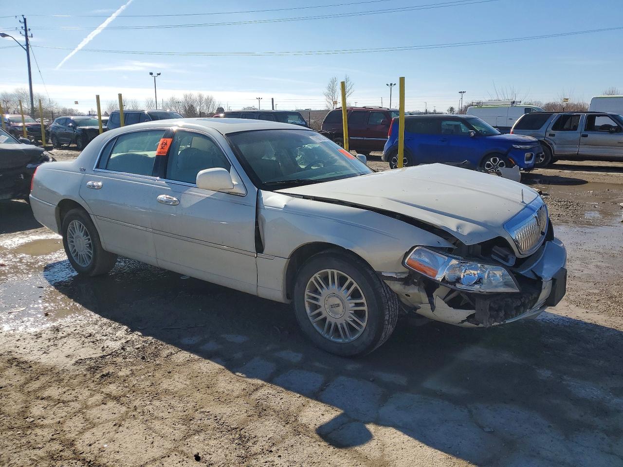 2007 Lincoln Town Car Beige vin: 1LNHM82V17Y608910