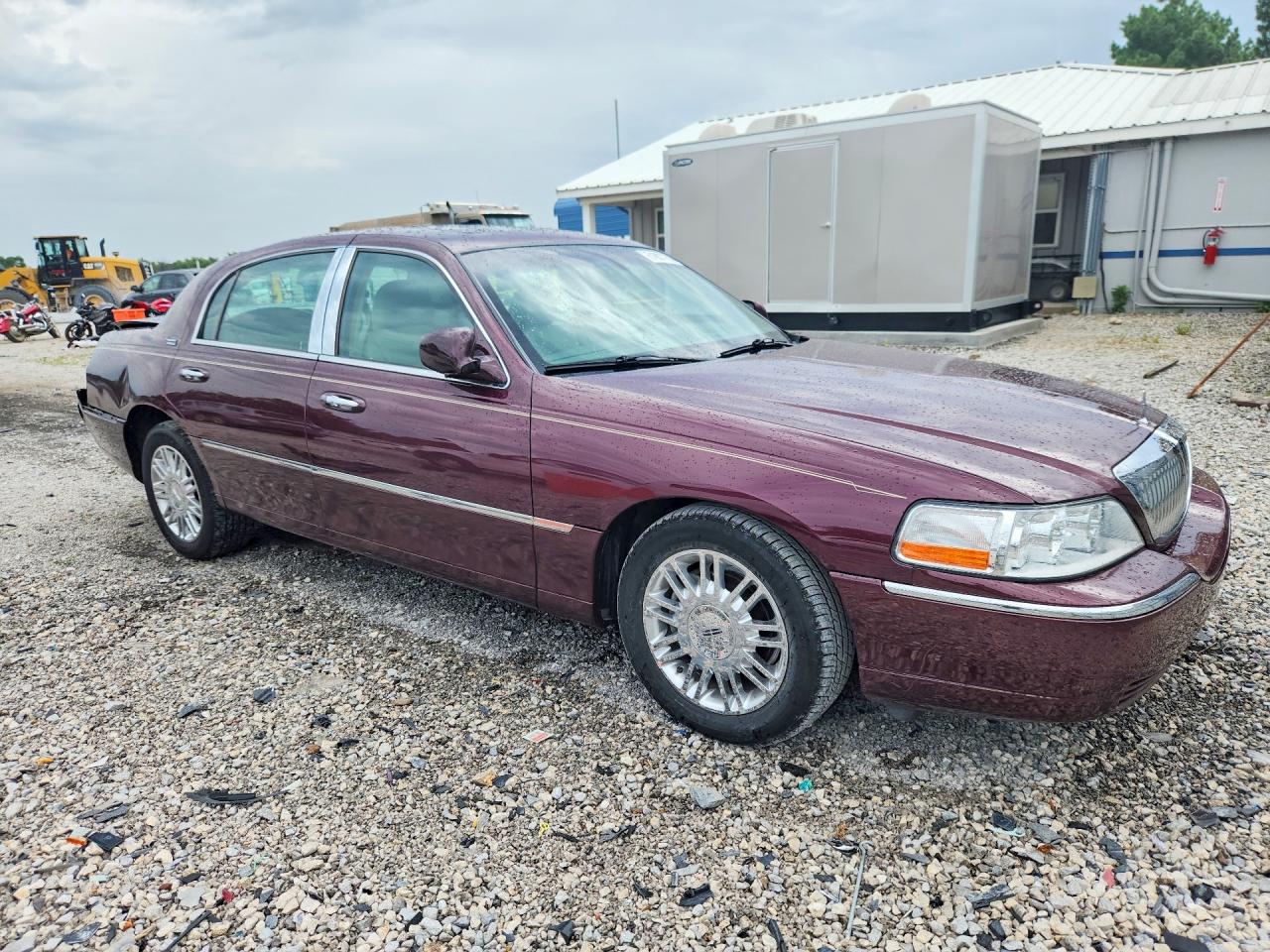 2006 Lincoln Town Car Signature Limited Burgundy vin: 1LNHM82V26Y645804