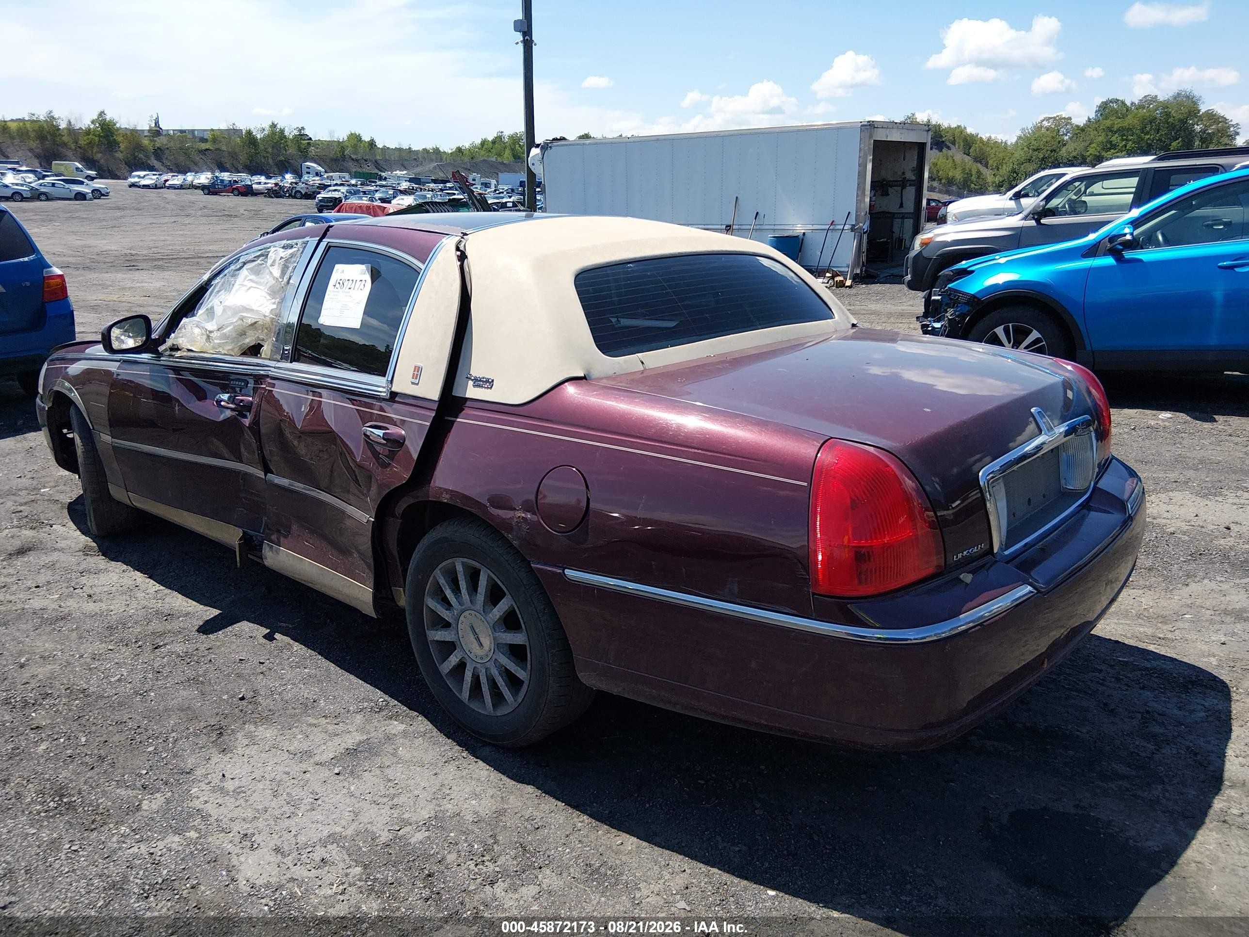 2007 Lincoln Town Car Signature Limited Maroon vin: 1LNHM82V27Y601934