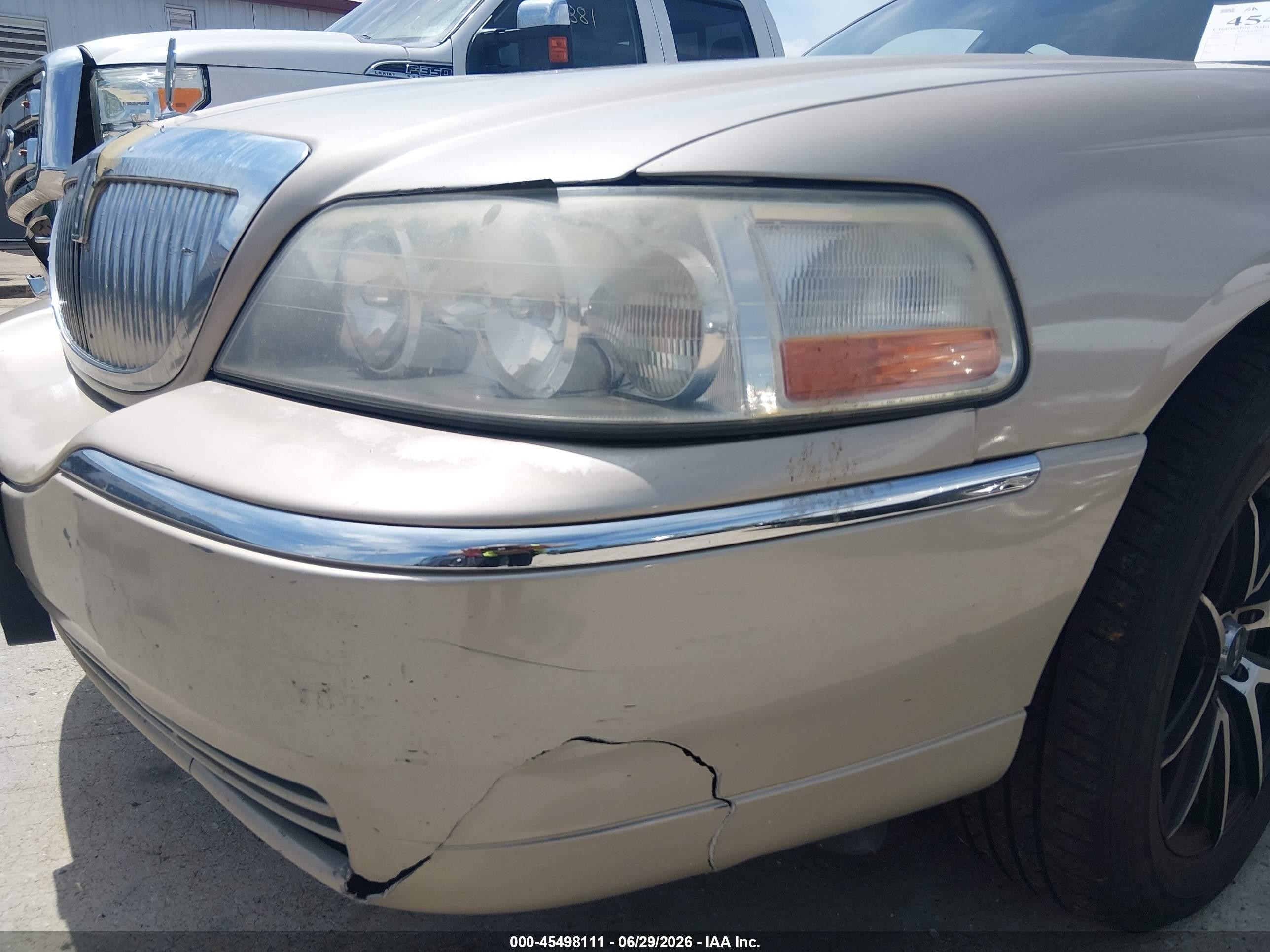 2007 Lincoln Town Car Signature Limited Gold vin: 1LNHM82V37Y609752