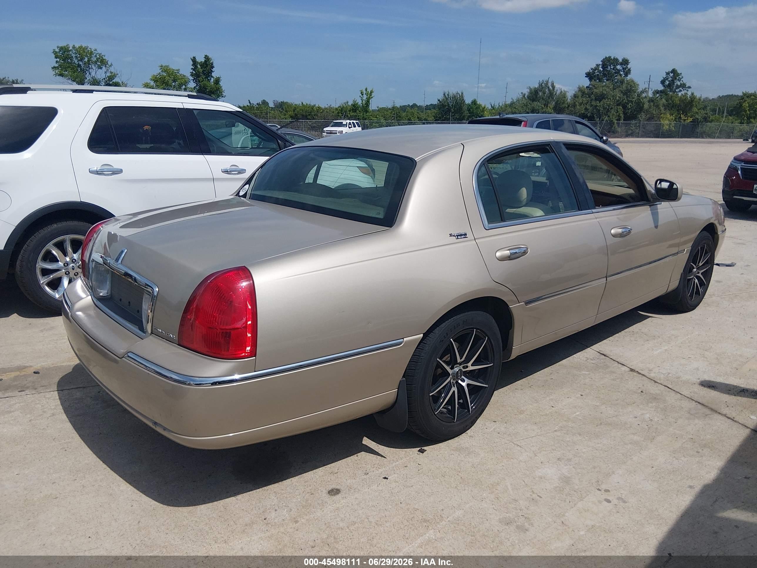 2007 Lincoln Town Car Signature Limited Gold vin: 1LNHM82V37Y609752