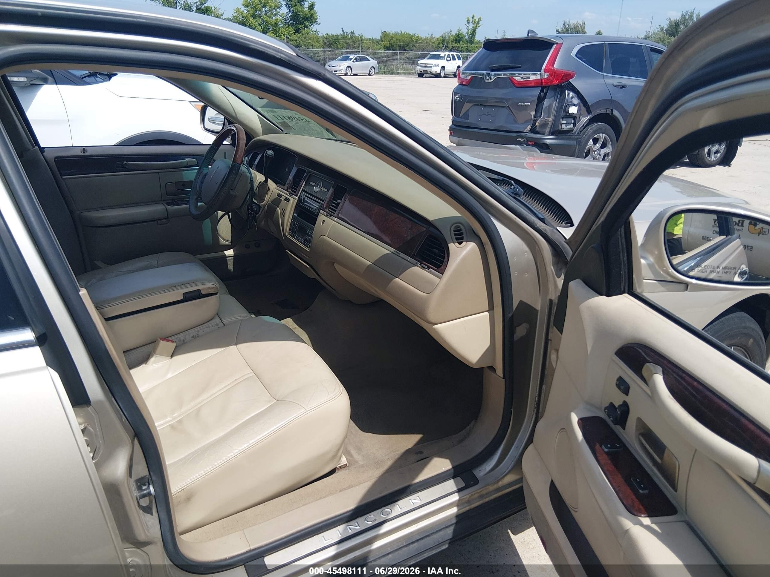 2007 Lincoln Town Car Signature Limited Gold vin: 1LNHM82V37Y609752