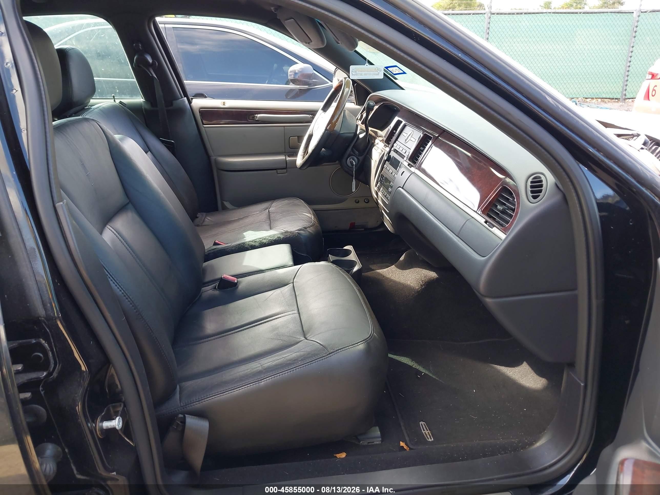 2006 Lincoln Town Car Signature Limited Black vin: 1LNHM82V46Y635811