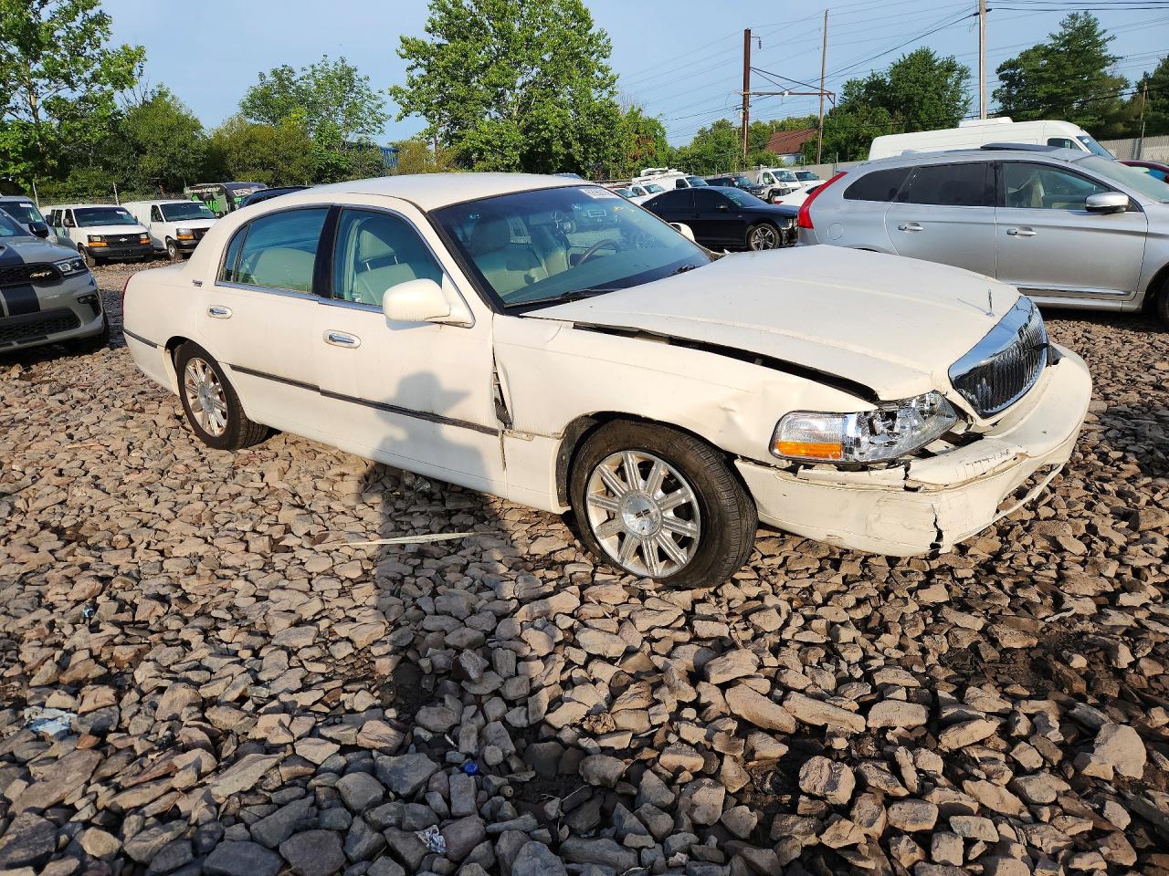 2007 Lincoln Town Car Signature Limited White vin: 1LNHM82V47Y600400
