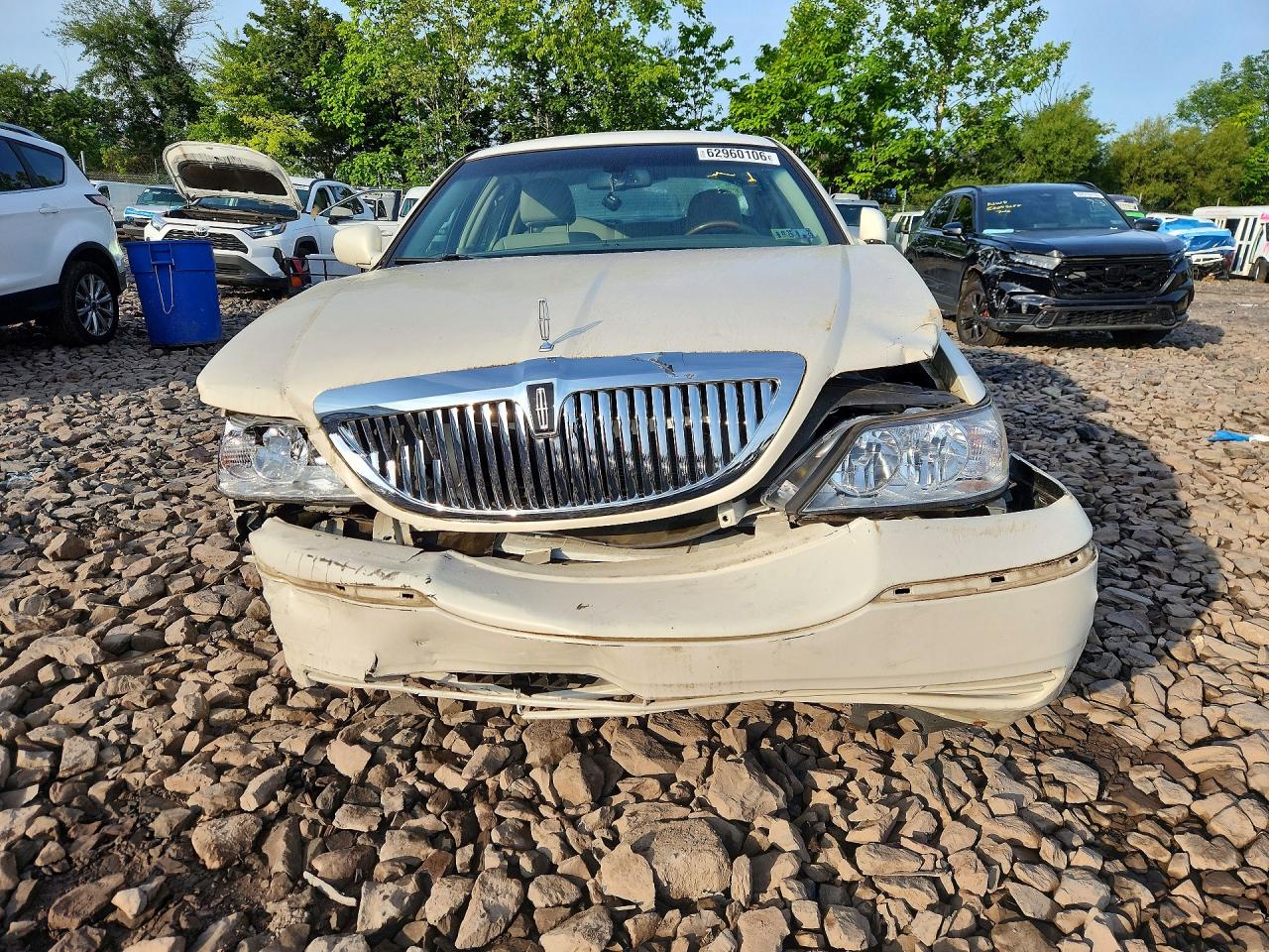 2007 Lincoln Town Car Signature Limited White vin: 1LNHM82V47Y600400