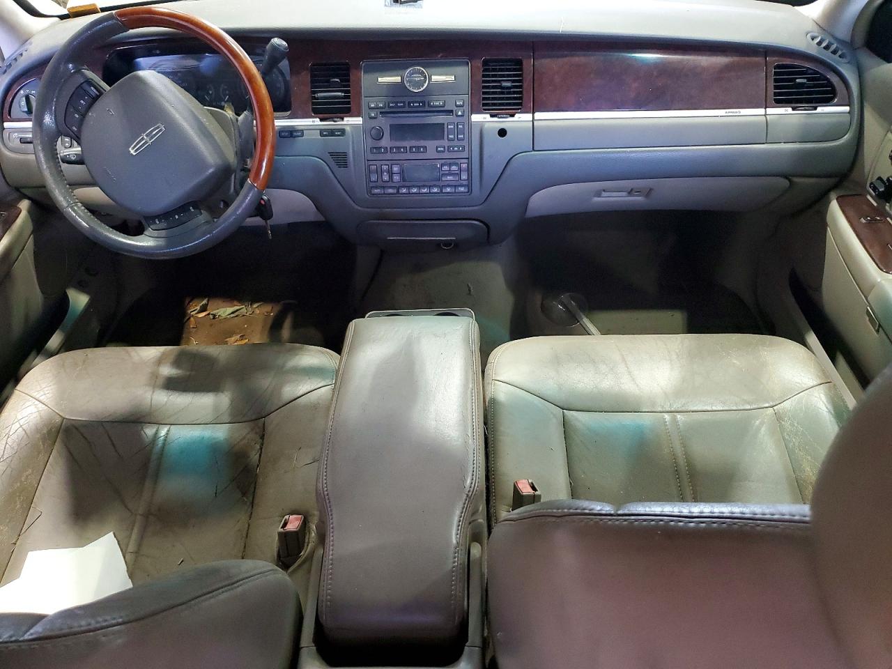 2007 Lincoln Town Car Signature Limited Silver vin: 1LNHM82V47Y620159