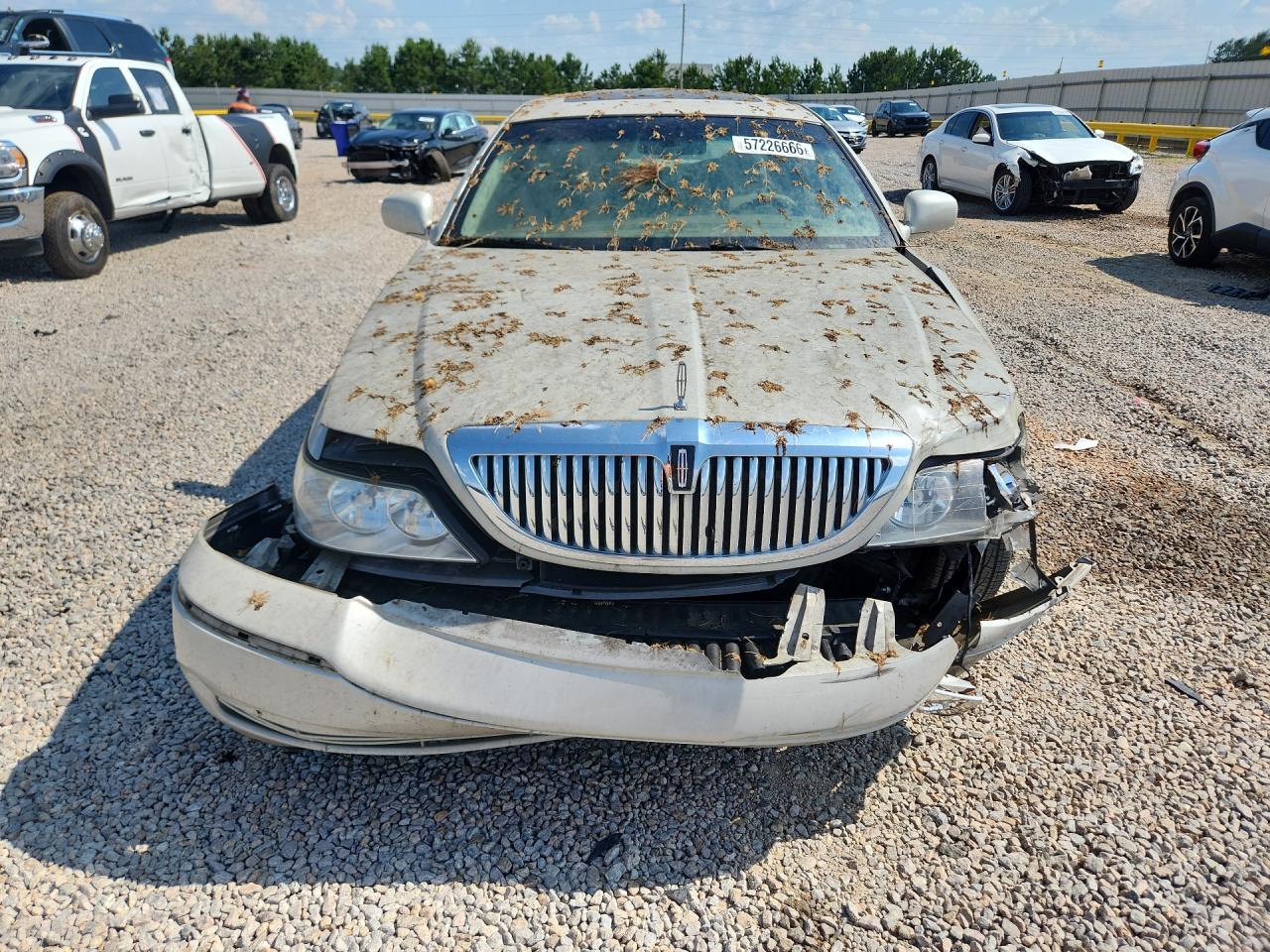 2006 Lincoln Town Car Signature Limited Beige vin: 1LNHM82V56Y617429