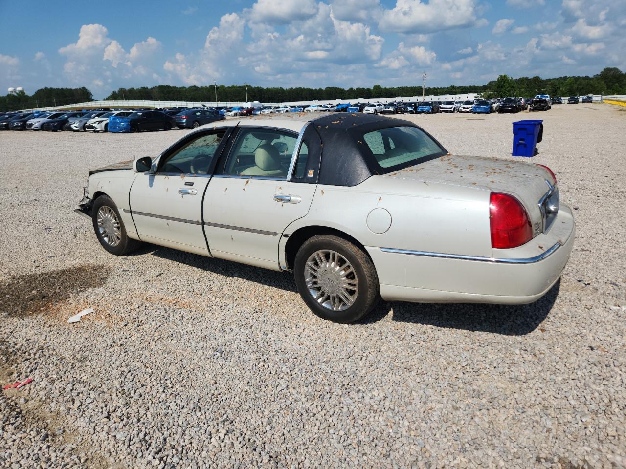 2006 Lincoln Town Car Signature Limited Beige vin: 1LNHM82V56Y617429