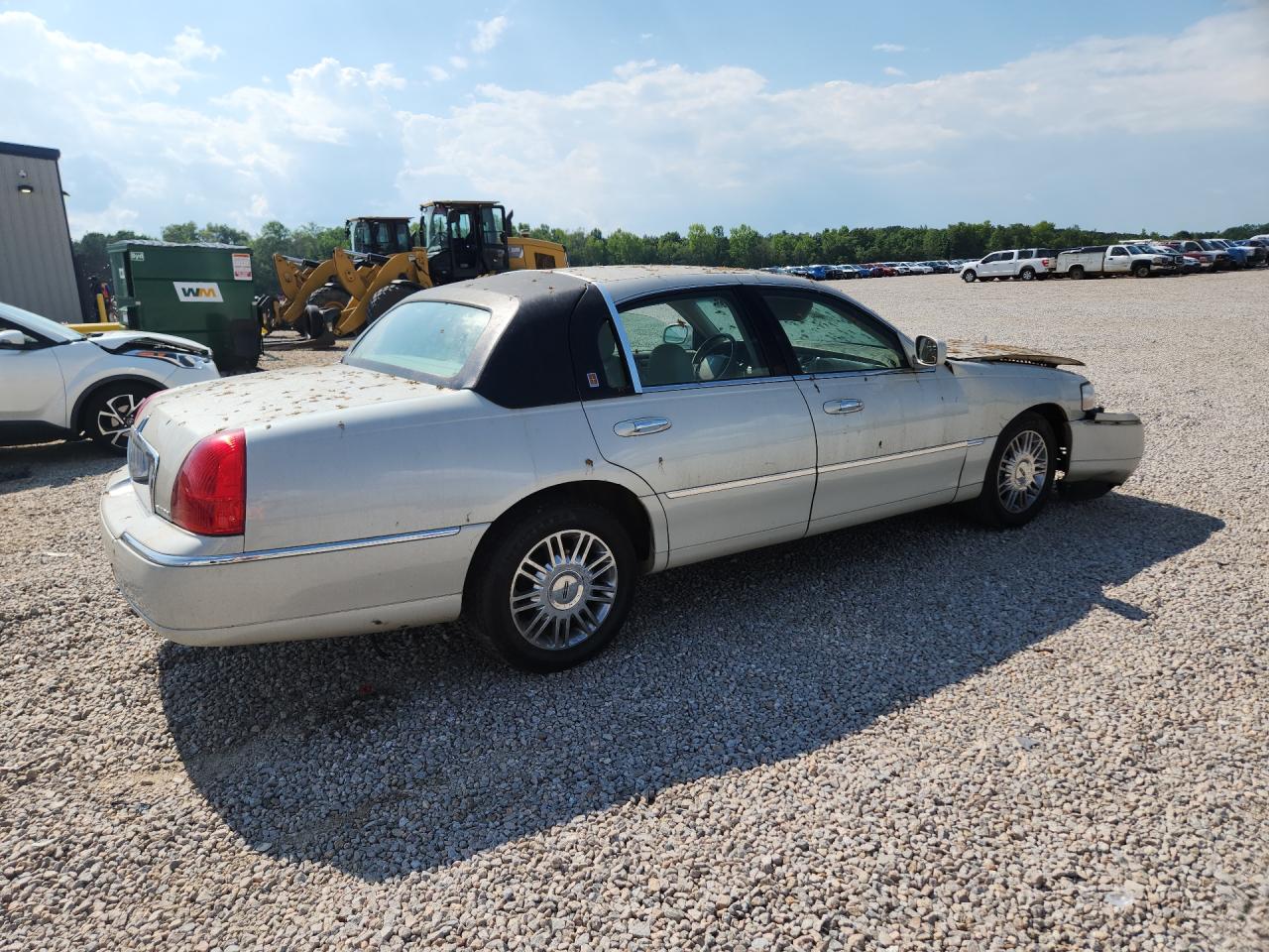2006 Lincoln Town Car Signature Limited Beige vin: 1LNHM82V56Y617429