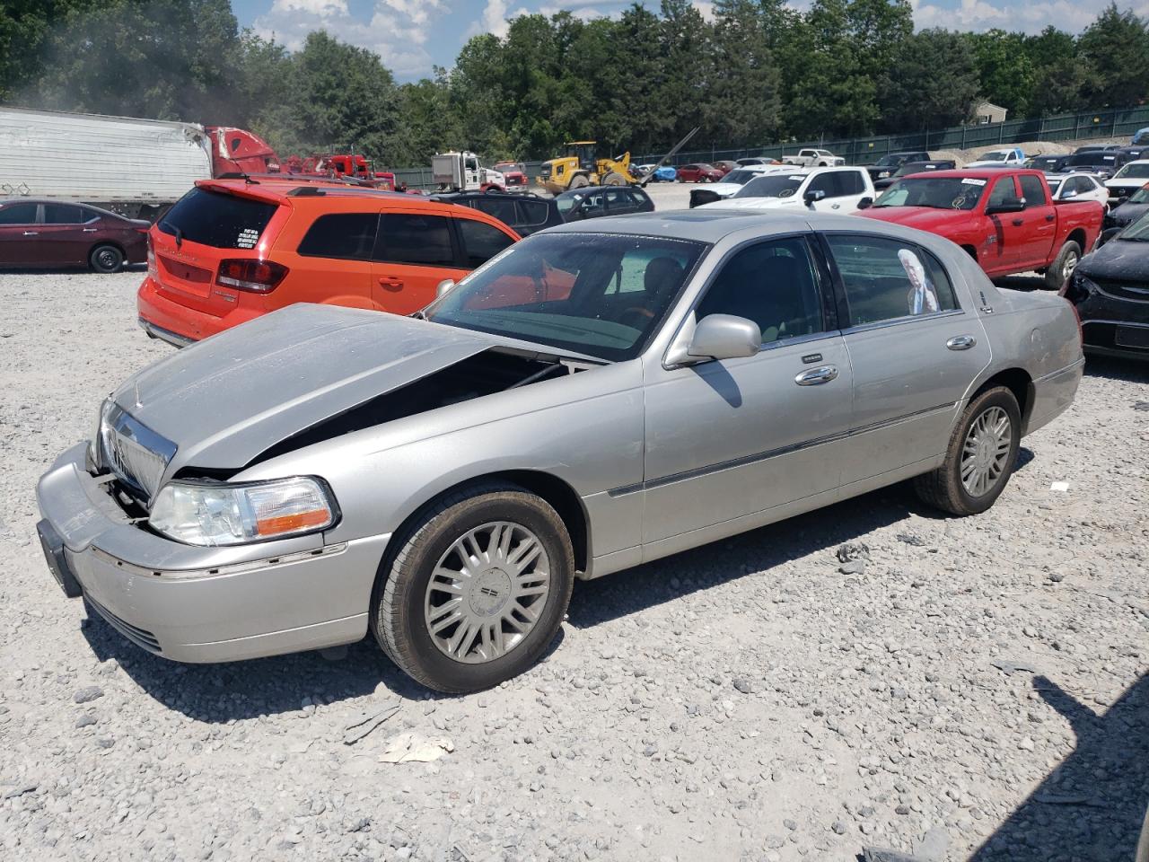 2007 Lincoln Town Car Signature Limited Silver vin: 1LNHM82V67Y626240