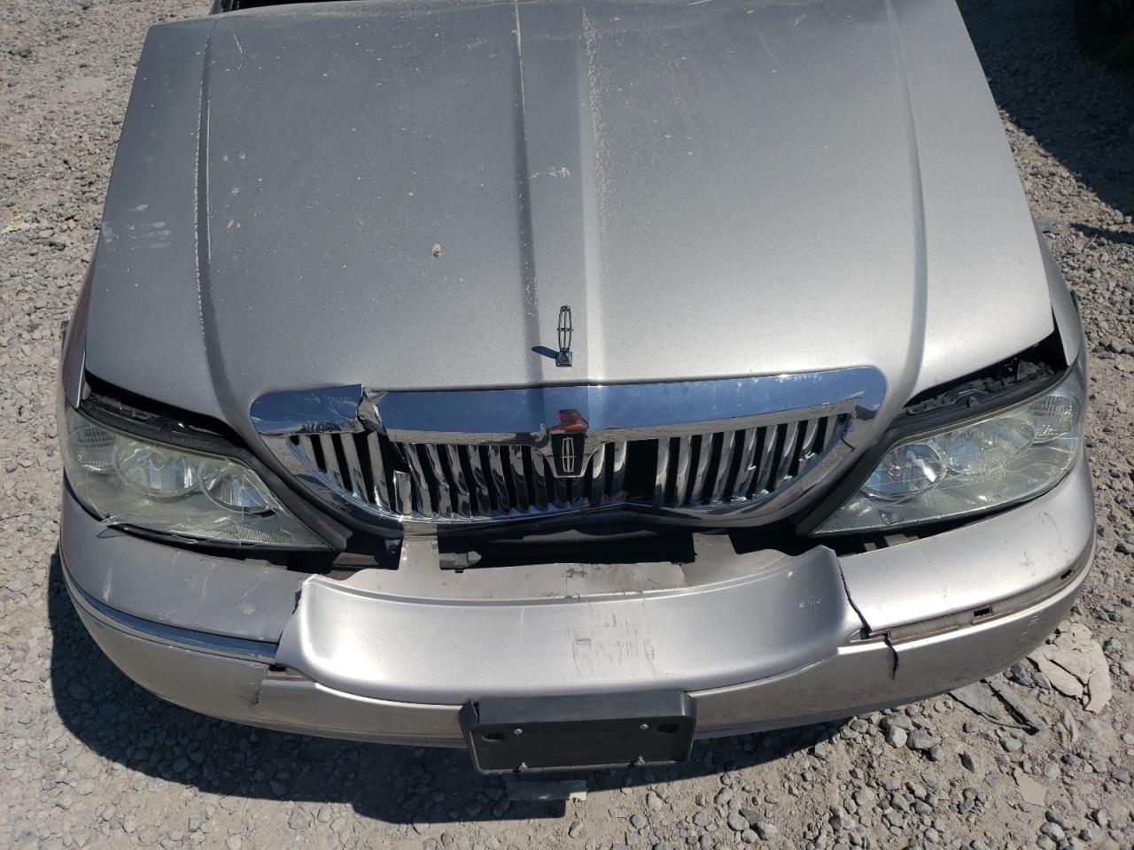 2007 Lincoln Town Car Signature Limited Silver vin: 1LNHM82V67Y626240