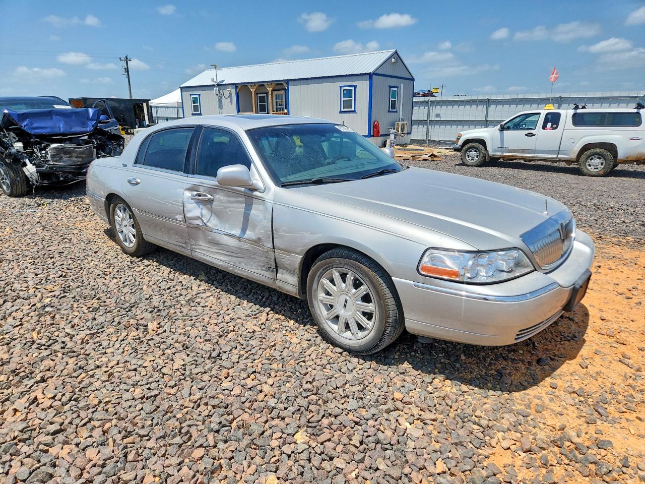 2007 Lincoln Town Car Signature Limited Silver vin: 1LNHM82V67Y639697