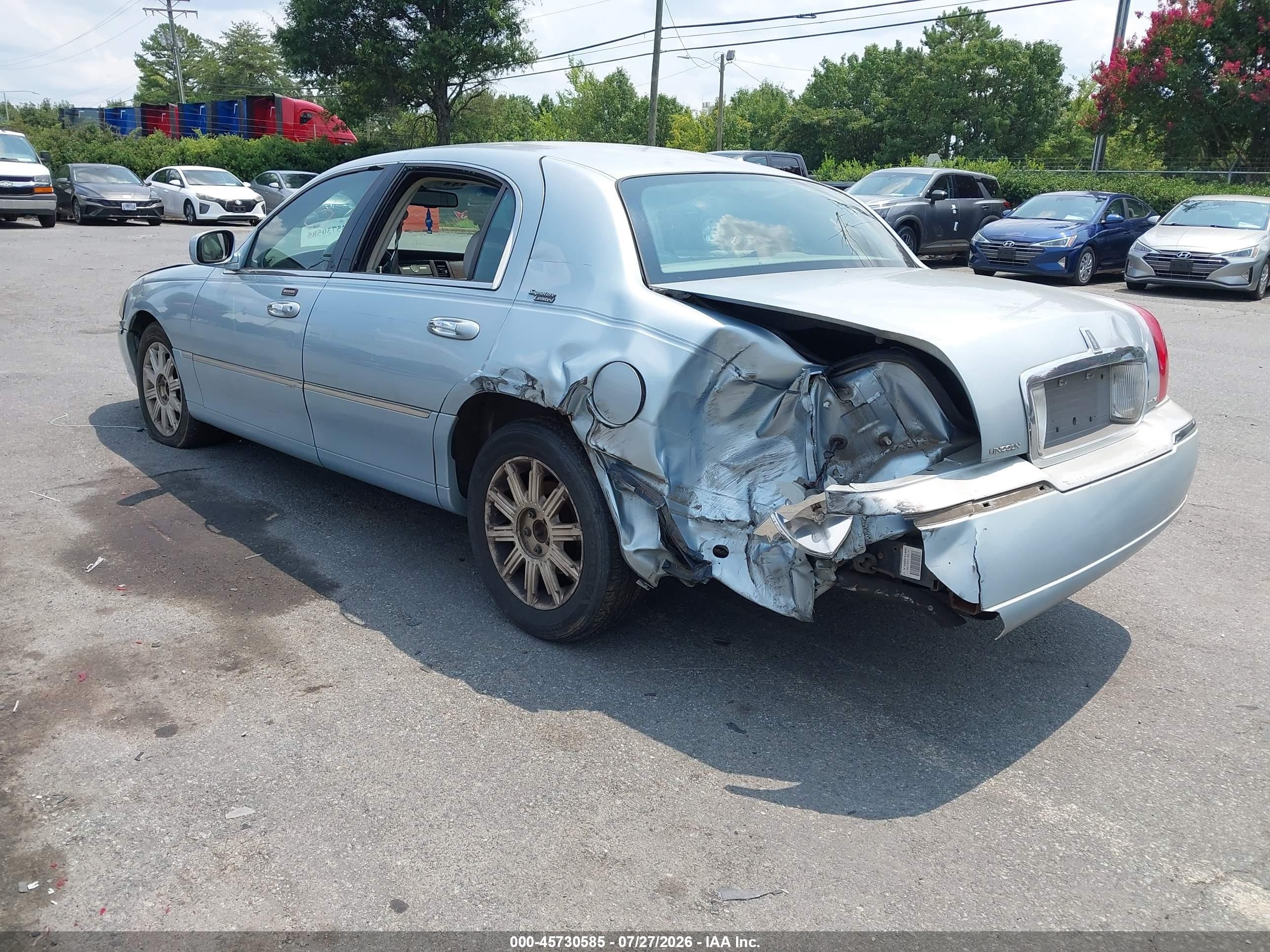 2006 Lincoln Town Car Signature Limited Light Blue vin: 1LNHM82V86Y636041