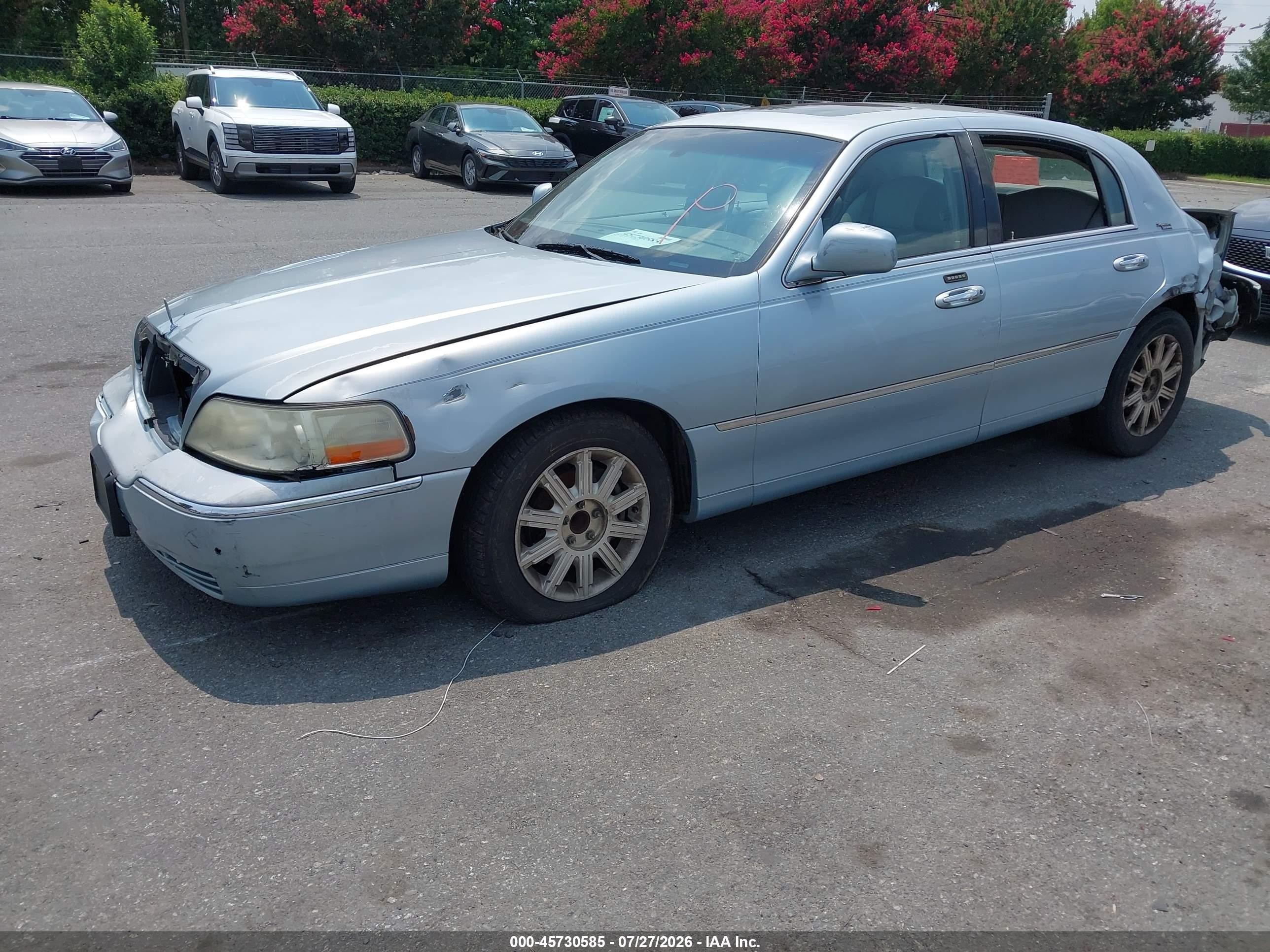 2006 Lincoln Town Car Signature Limited Light Blue vin: 1LNHM82V86Y636041