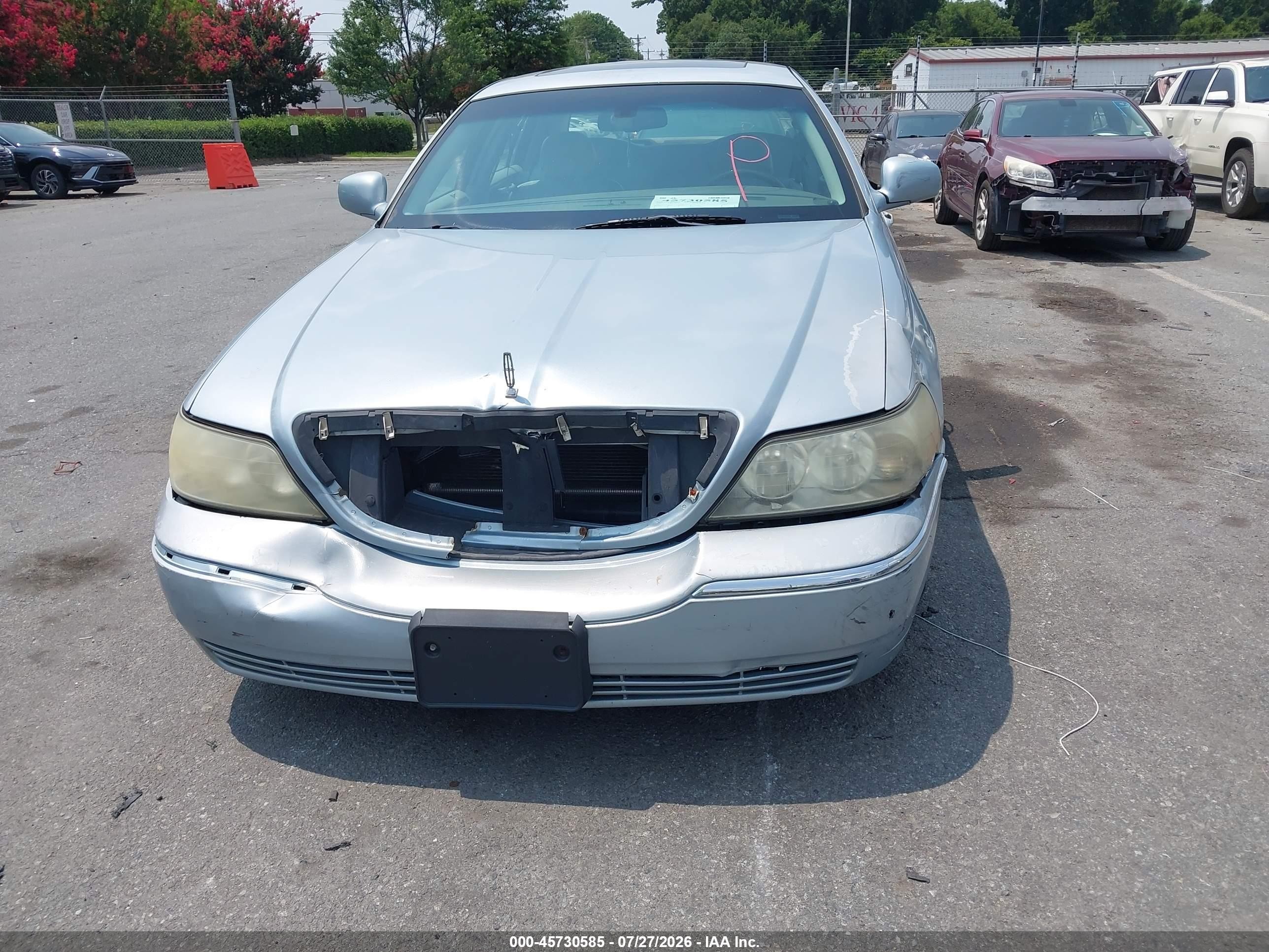 2006 Lincoln Town Car Signature Limited Light Blue vin: 1LNHM82V86Y636041