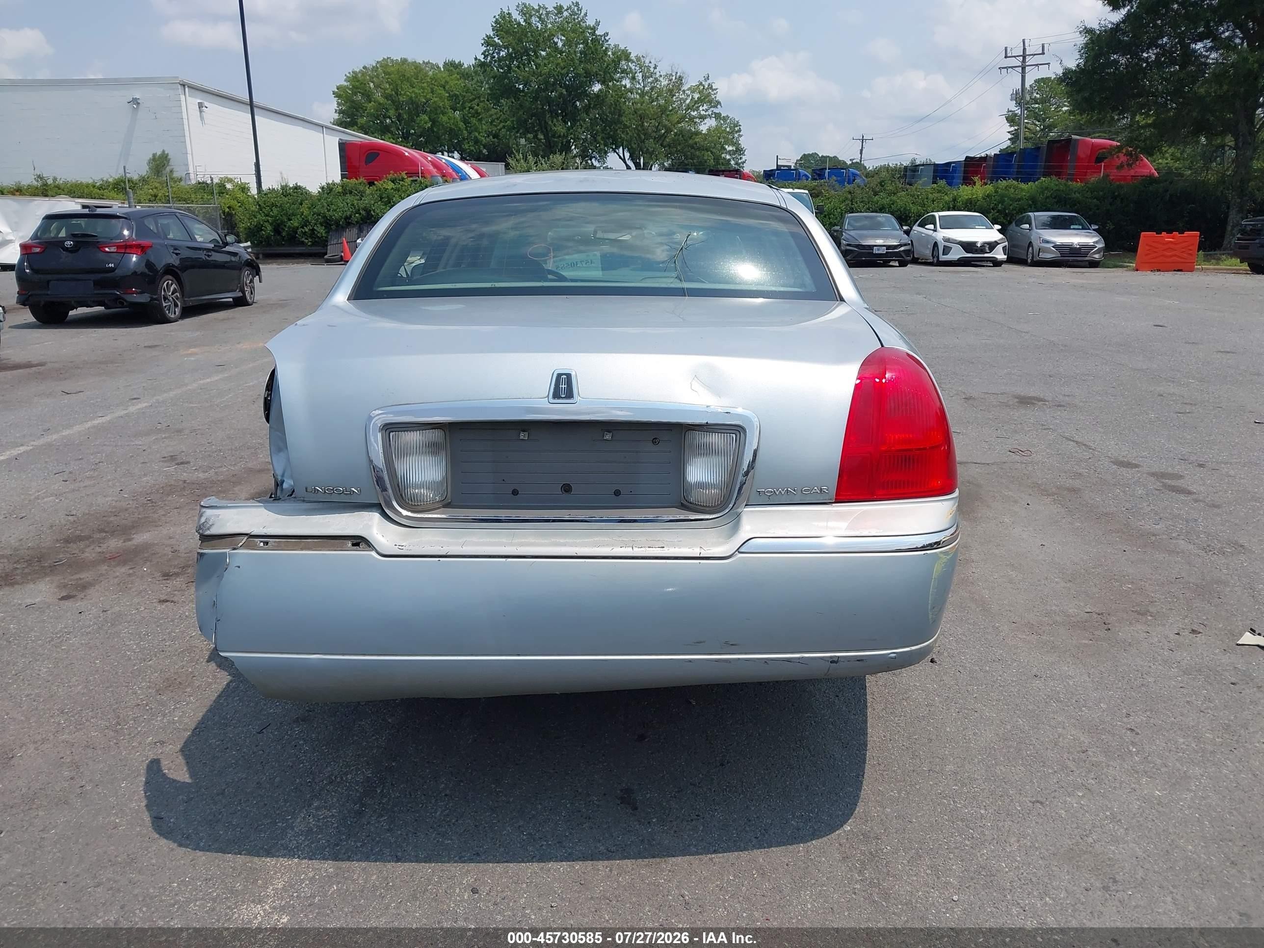 2006 Lincoln Town Car Signature Limited Light Blue vin: 1LNHM82V86Y636041
