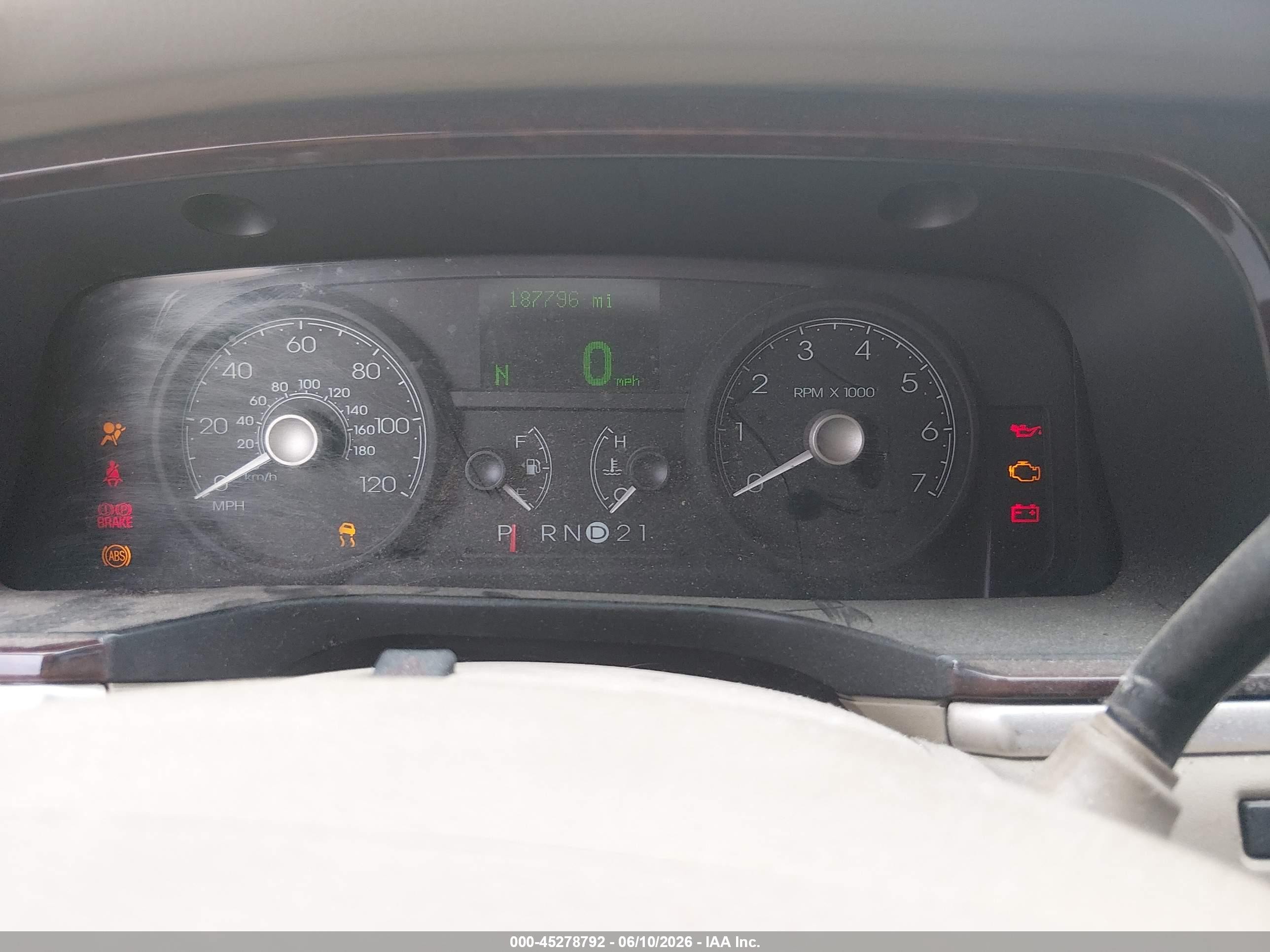 2007 Lincoln Town Car Signature Limited Бежевый vin: 1LNHM82V87Y604451
