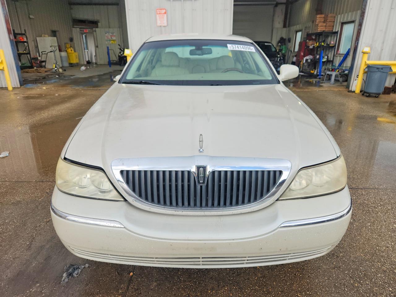 2006 Lincoln Town Car Signature Limited Beige vin: 1LNHM82V96Y620737