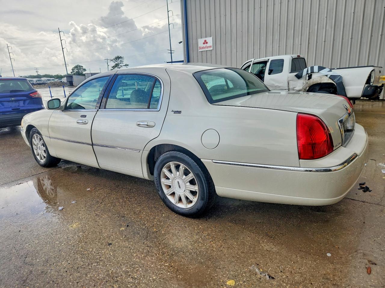 2006 Lincoln Town Car Signature Limited Beige vin: 1LNHM82V96Y620737