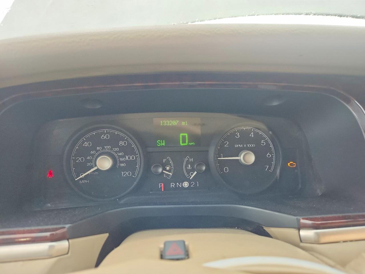 2006 Lincoln Town Car Signature Limited Beige vin: 1LNHM82V96Y620737