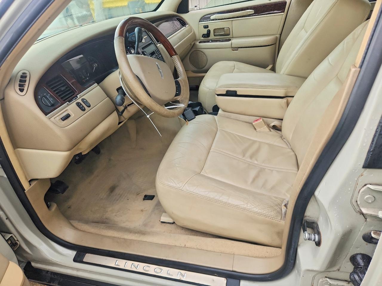 2006 Lincoln Town Car Signature Limited Beige vin: 1LNHM82V96Y620737