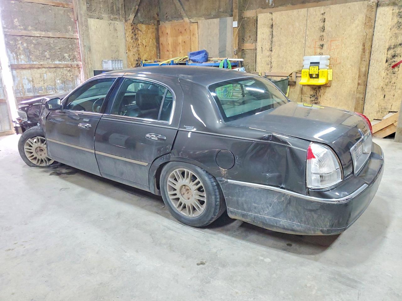 2006 Lincoln Town Car Signature Limited Gray vin: 1LNHM82VX6Y617667
