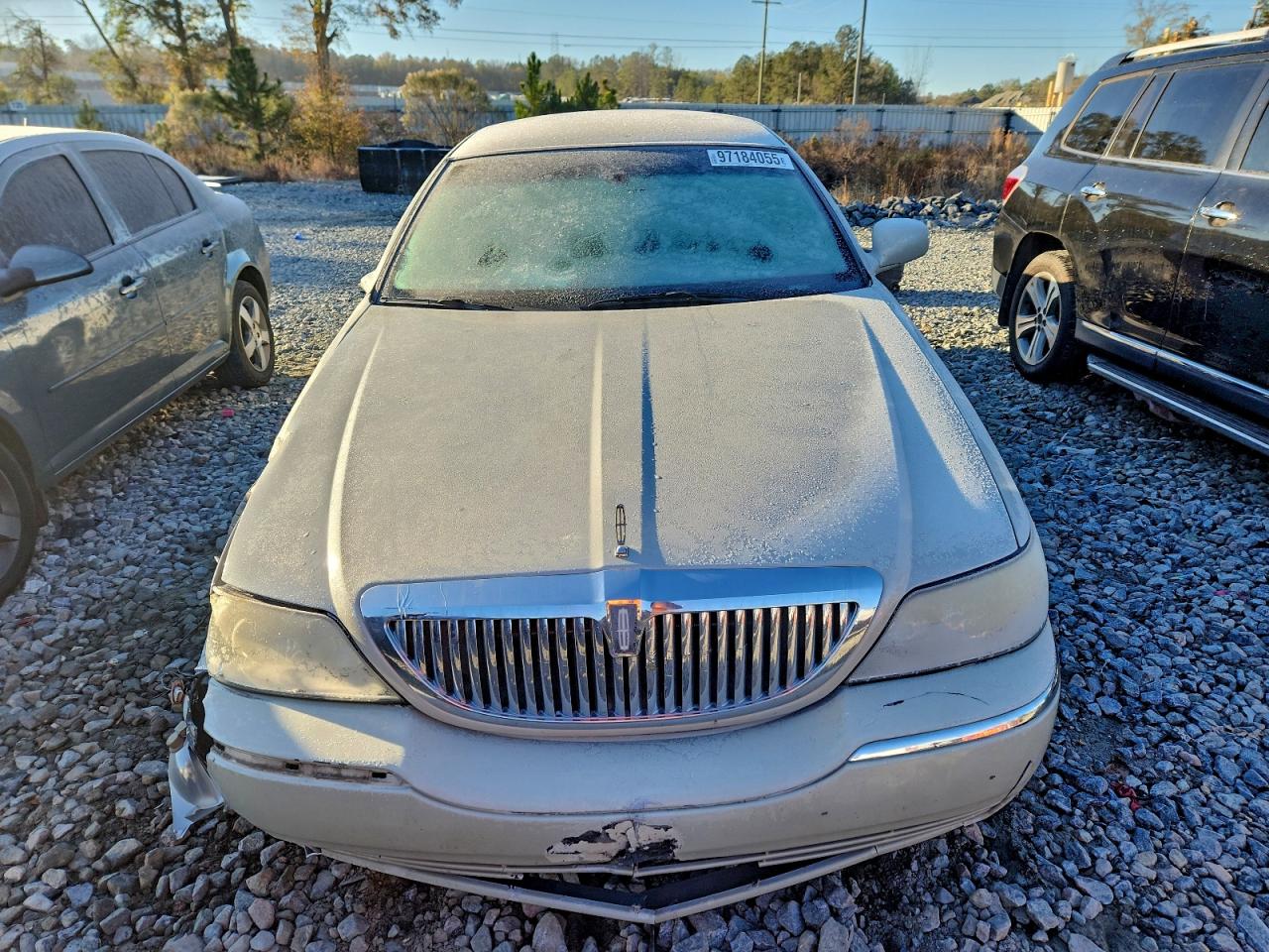 2007 Lincoln Town Car Signature Limited Cream vin: 1LNHM82VX7Y605441