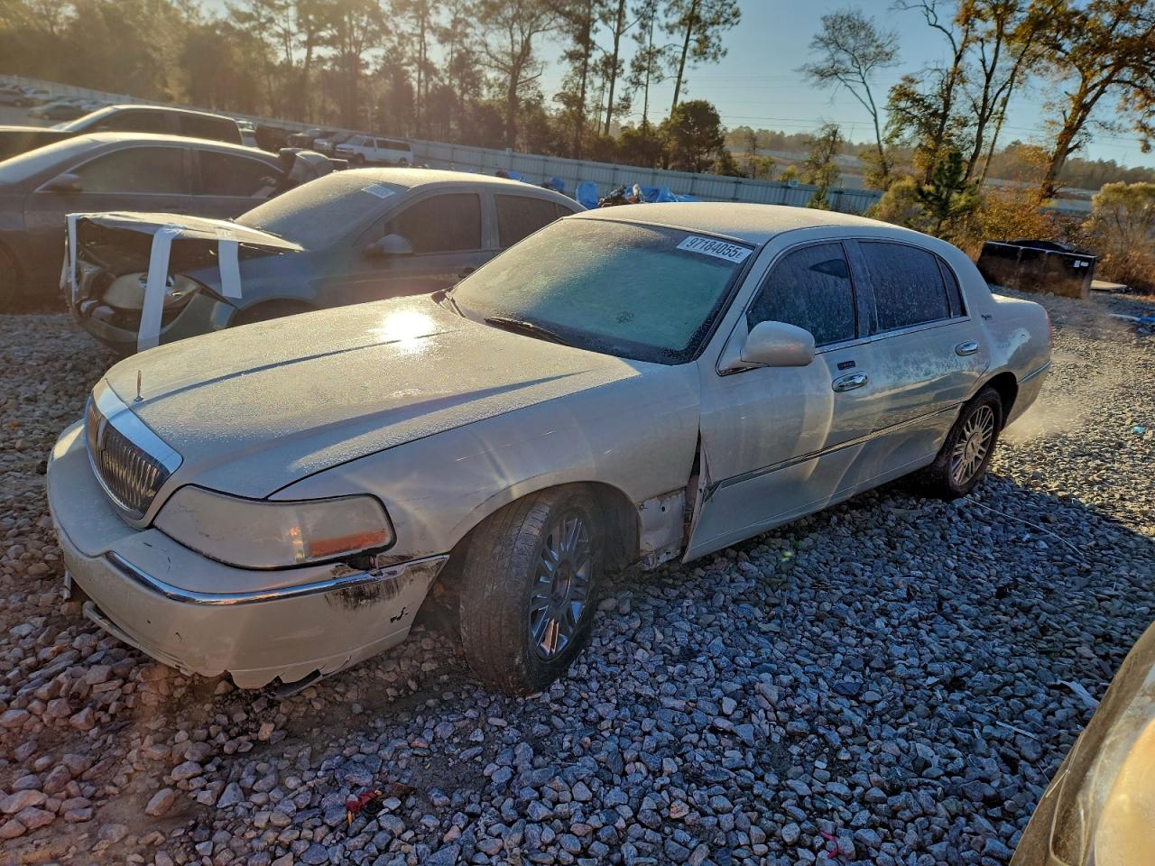 2007 Lincoln Town Car Signature Limited Cream vin: 1LNHM82VX7Y605441