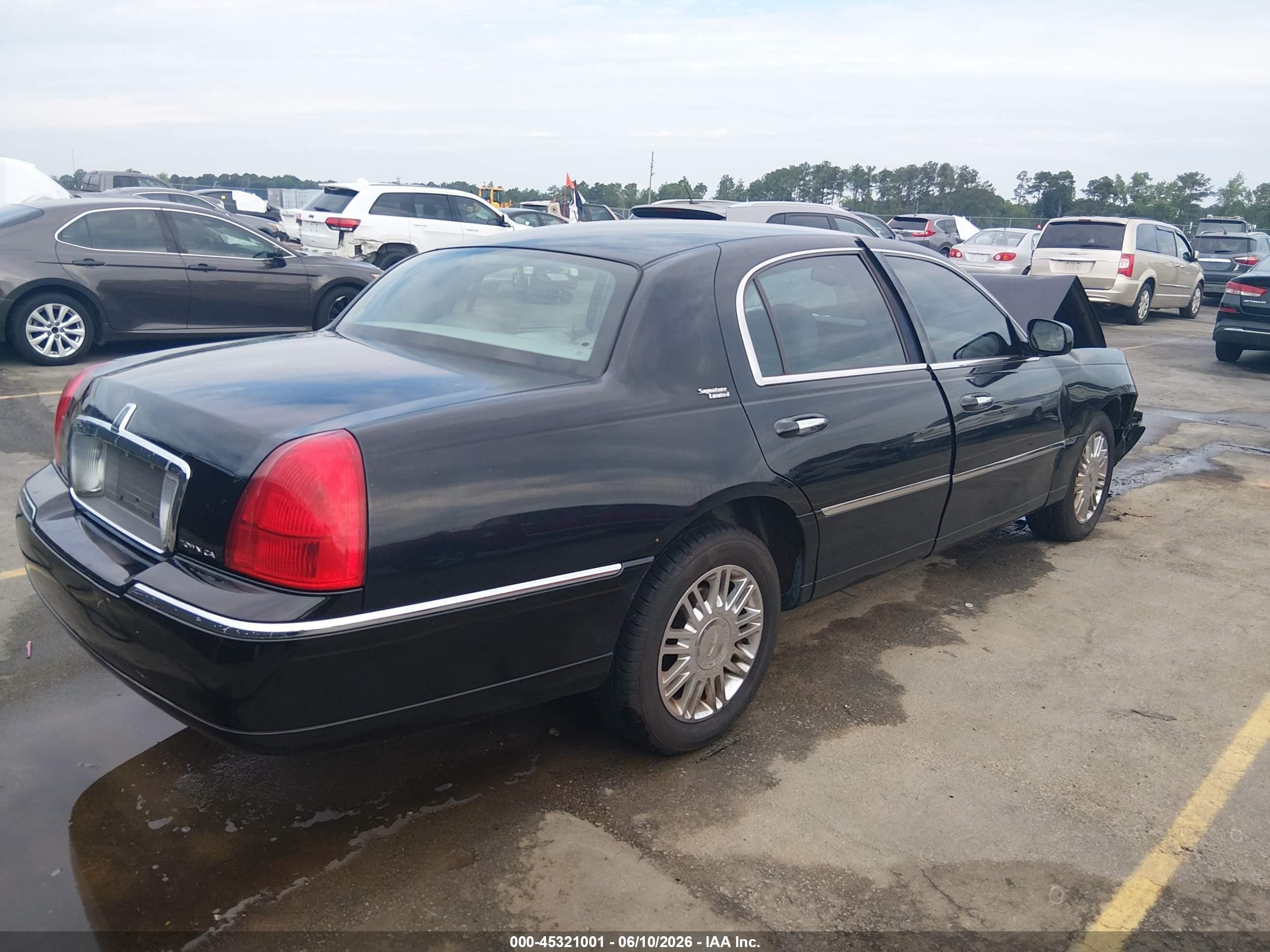 2007 Lincoln Town Car Signature Limited Black vin: 1LNHM82VX7Y624233