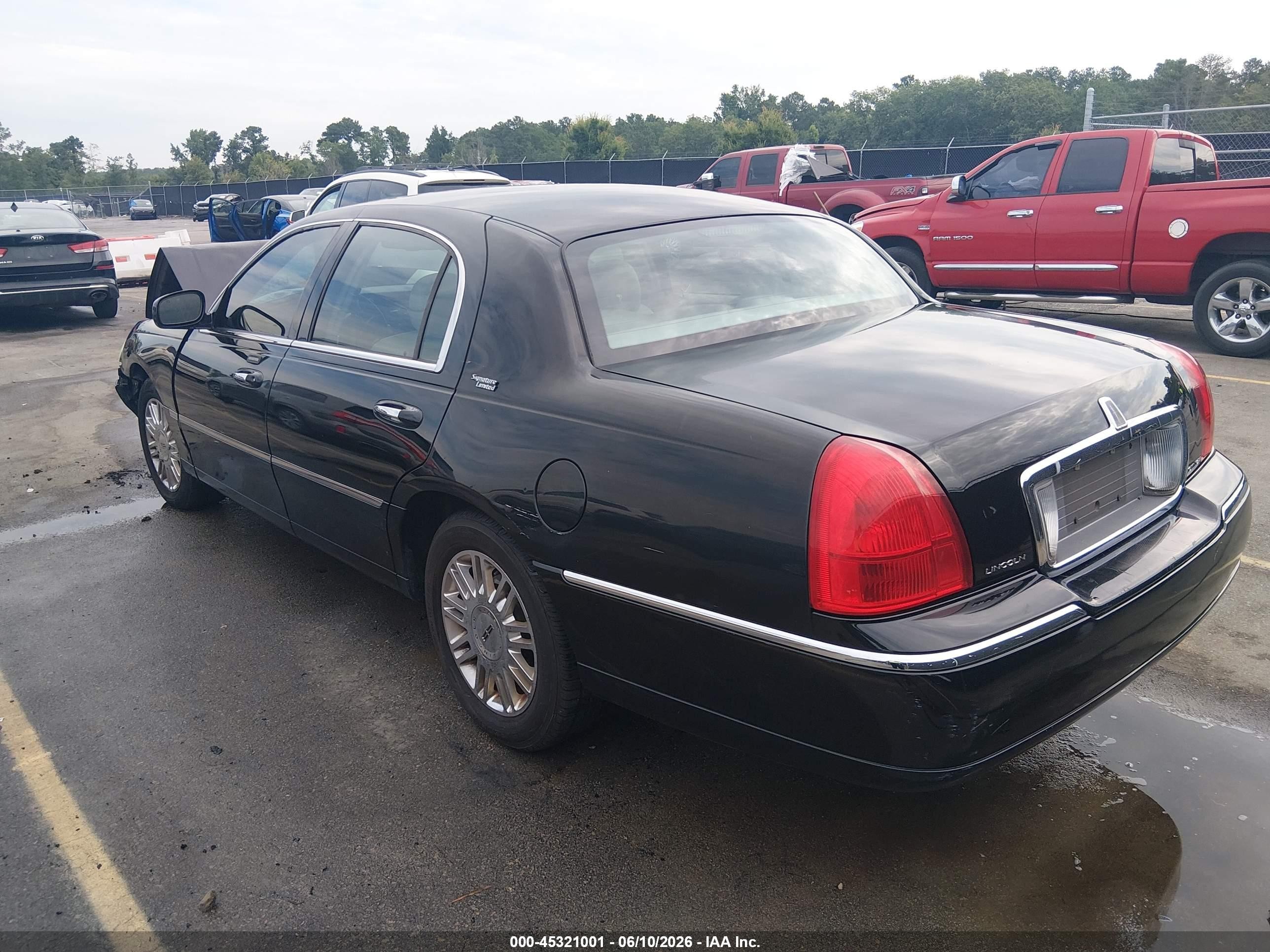 2007 Lincoln Town Car Signature Limited Black vin: 1LNHM82VX7Y624233