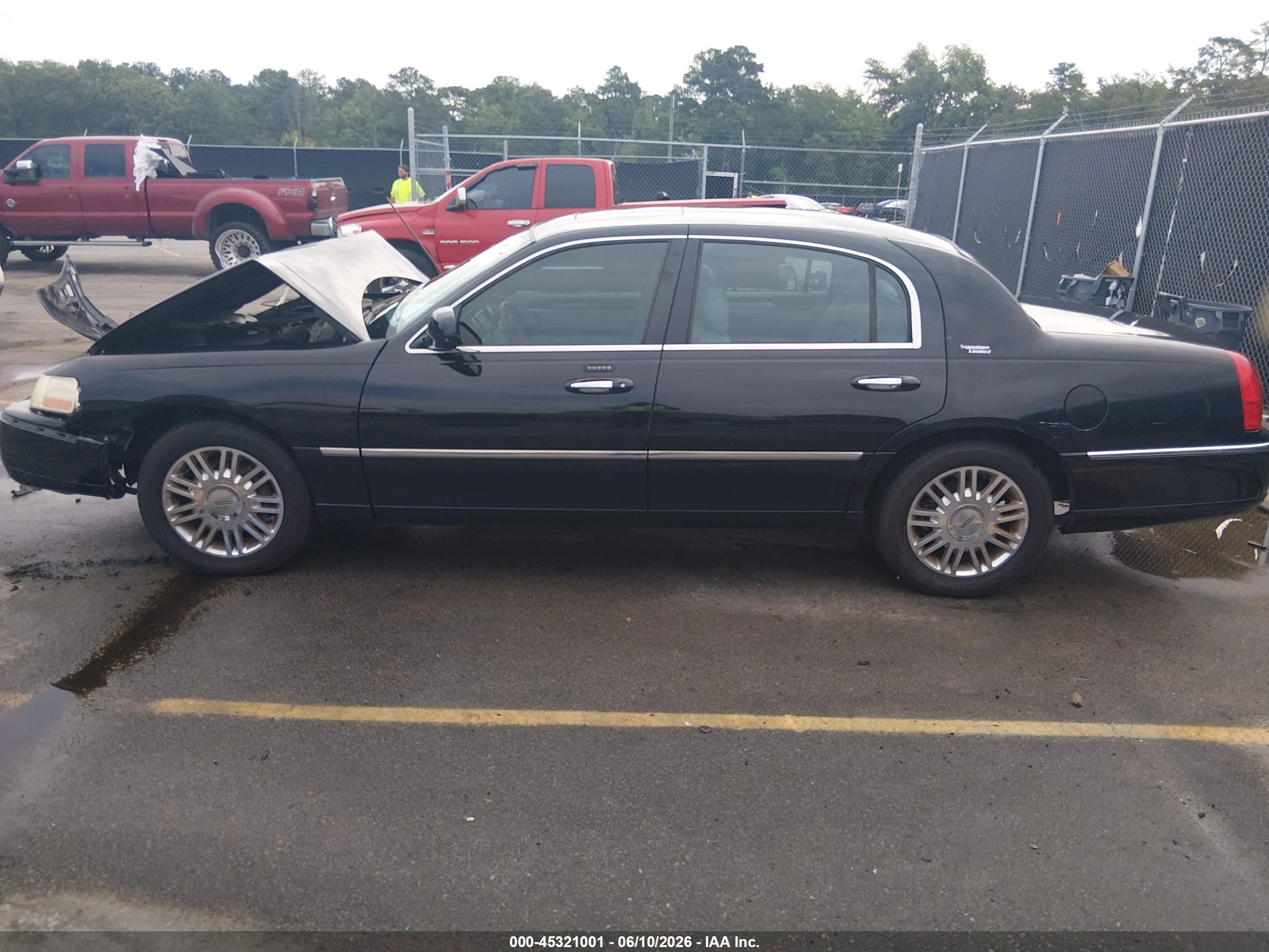 2007 Lincoln Town Car Signature Limited Black vin: 1LNHM82VX7Y624233