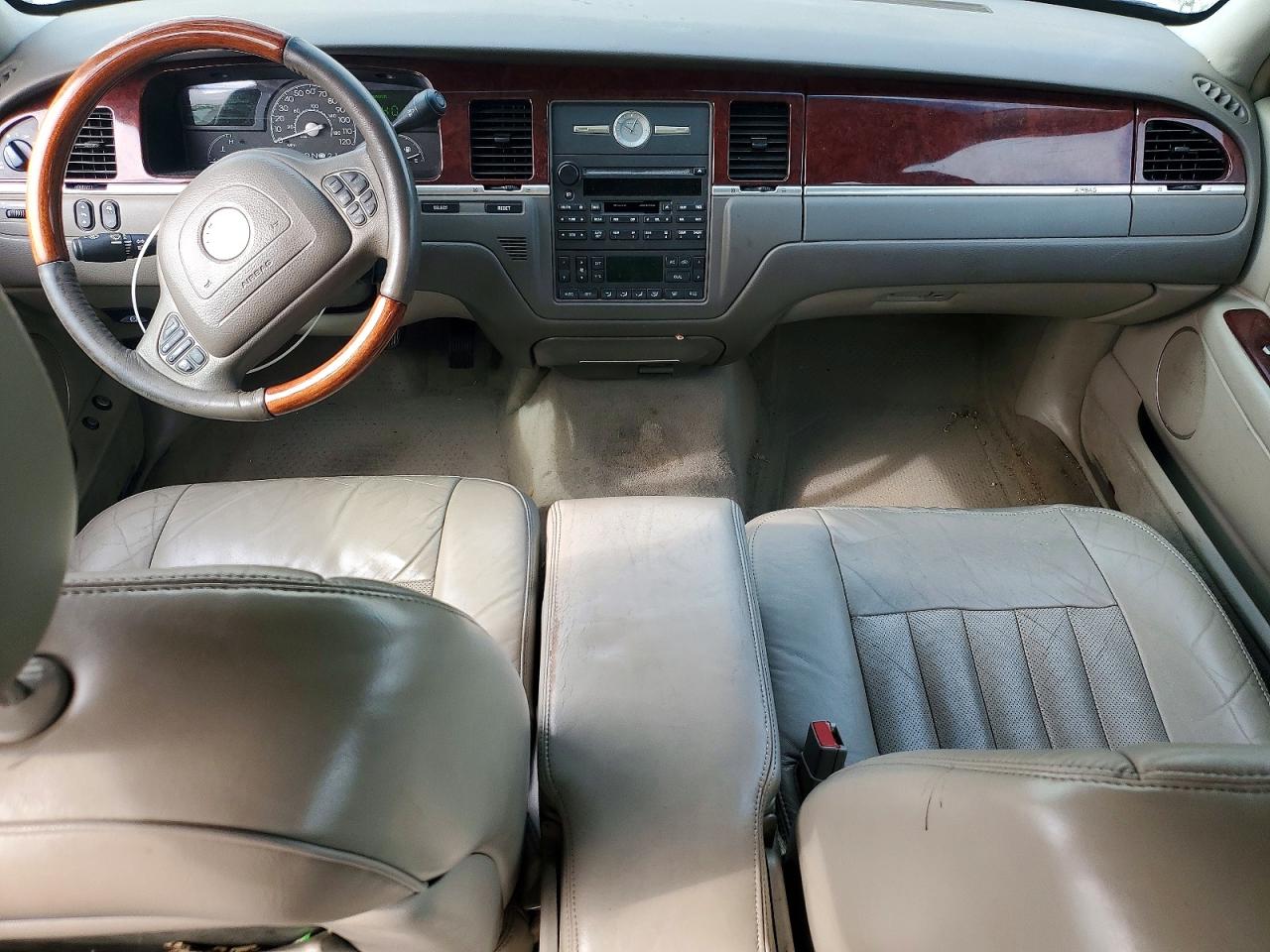 2003 Lincoln Town Car Signature Beige vin: 1LNHM82W03Y653937