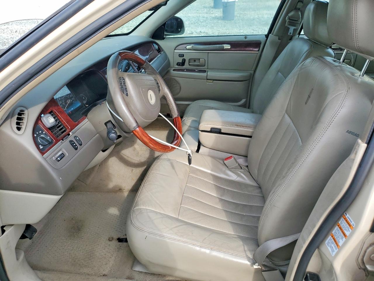 2003 Lincoln Town Car Signature Beige vin: 1LNHM82W03Y653937