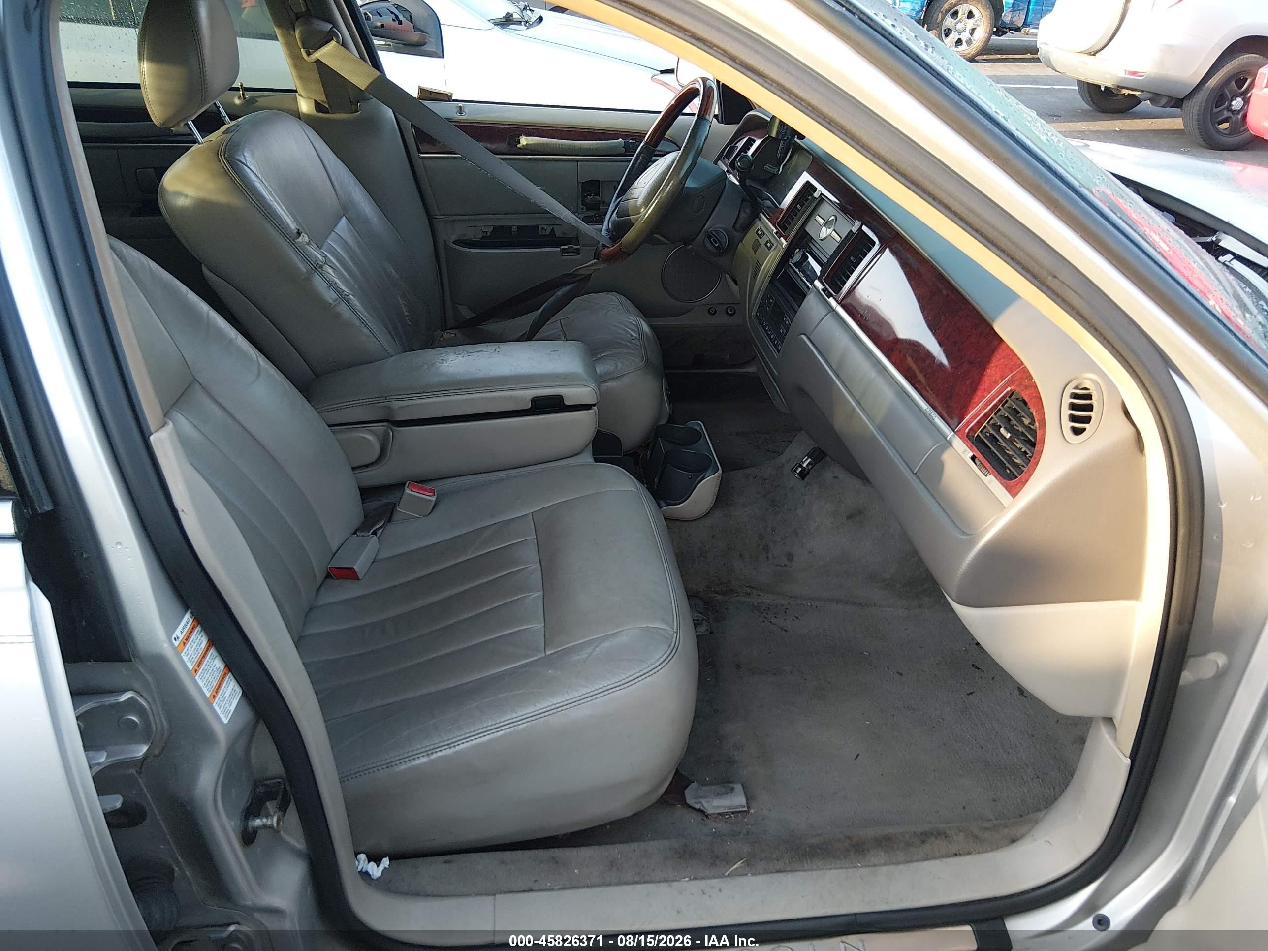 2003 Lincoln Town Car Signature Silver vin: 1LNHM82W03Y685447