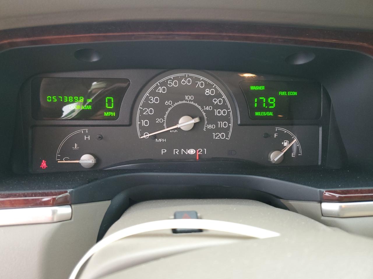 2005 Lincoln Town Car Signature Limited Beige vin: 1LNHM82W05Y627941