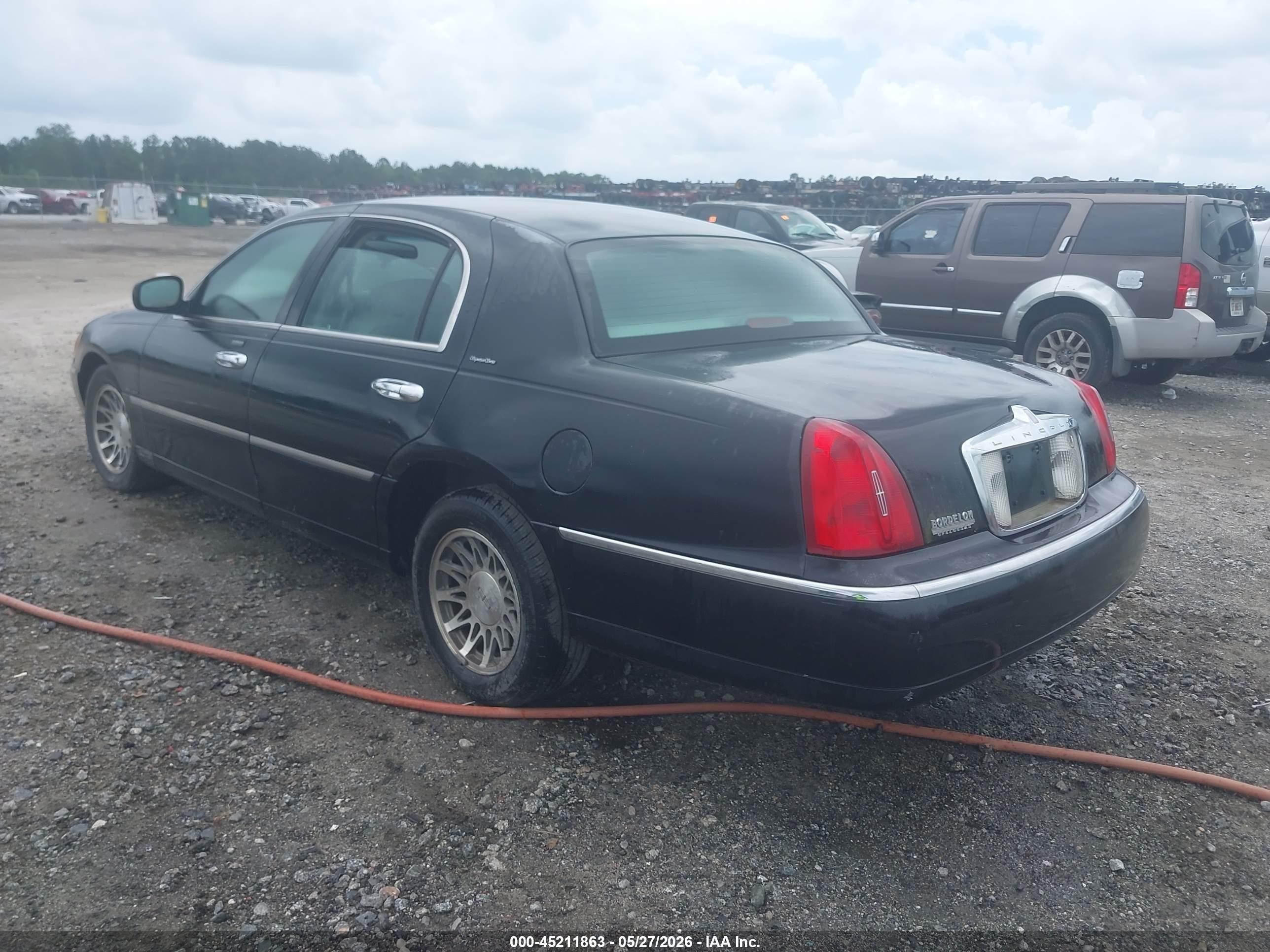 2000 Lincoln Town Car Signature Black vin: 1LNHM82W0YY799522