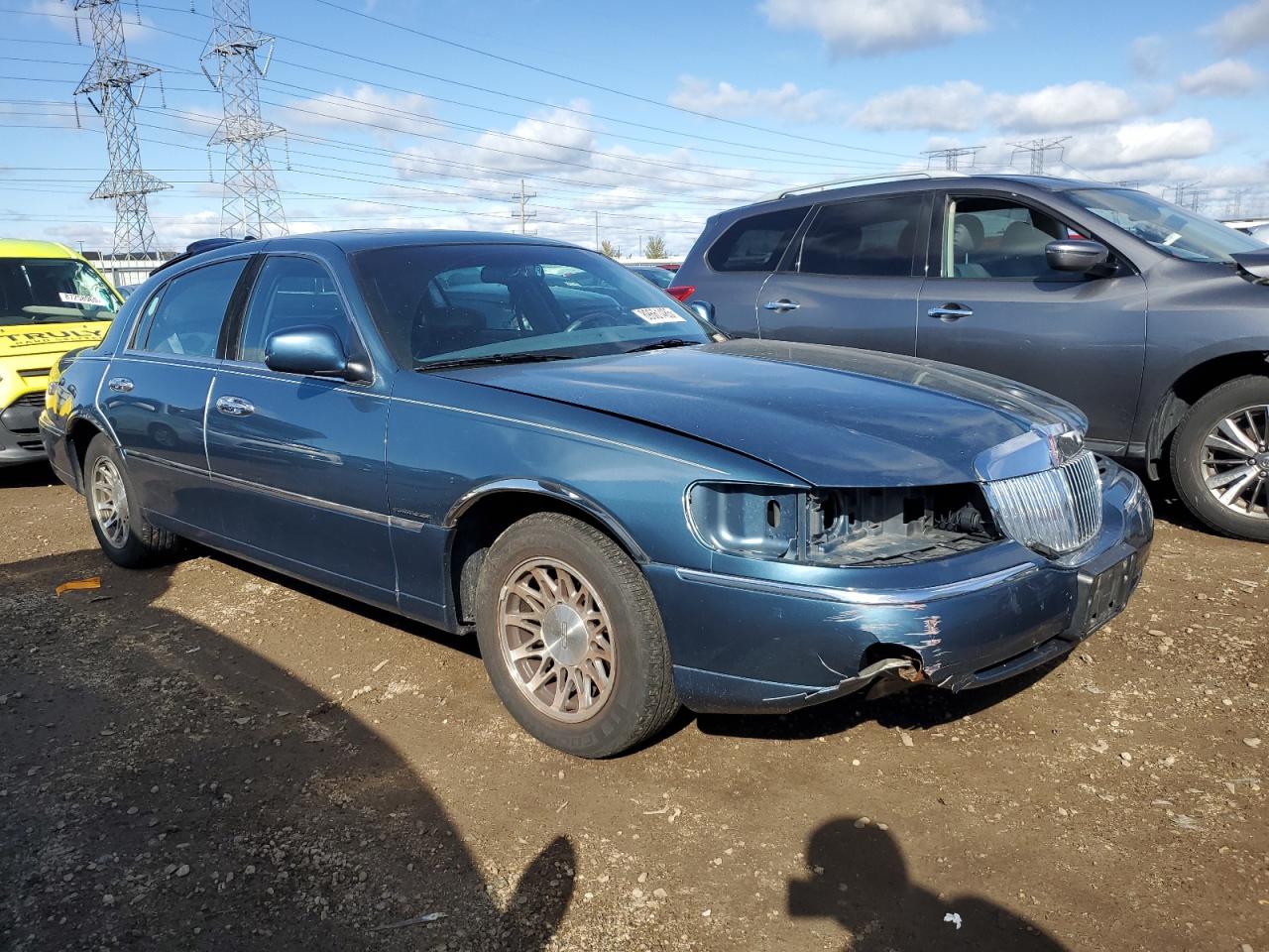 2001 Lincoln Town Car Signature Blue vin: 1LNHM82W11Y707761