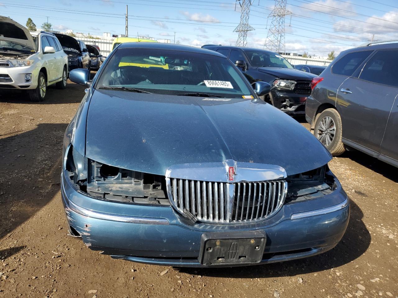 2001 Lincoln Town Car Signature Blue vin: 1LNHM82W11Y707761