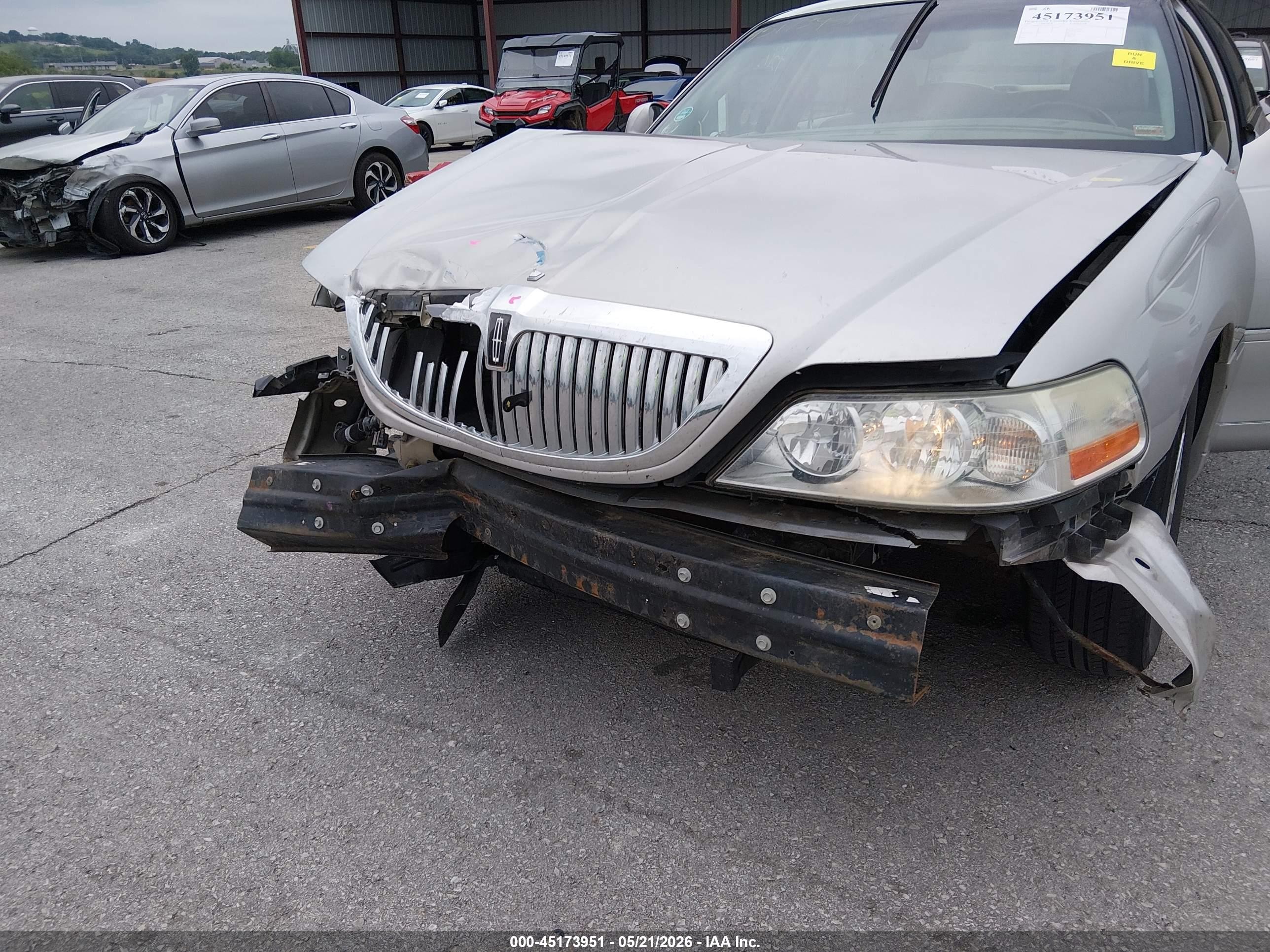 2003 Lincoln Town Car Signature Silver vin: 1LNHM82W13Y602124