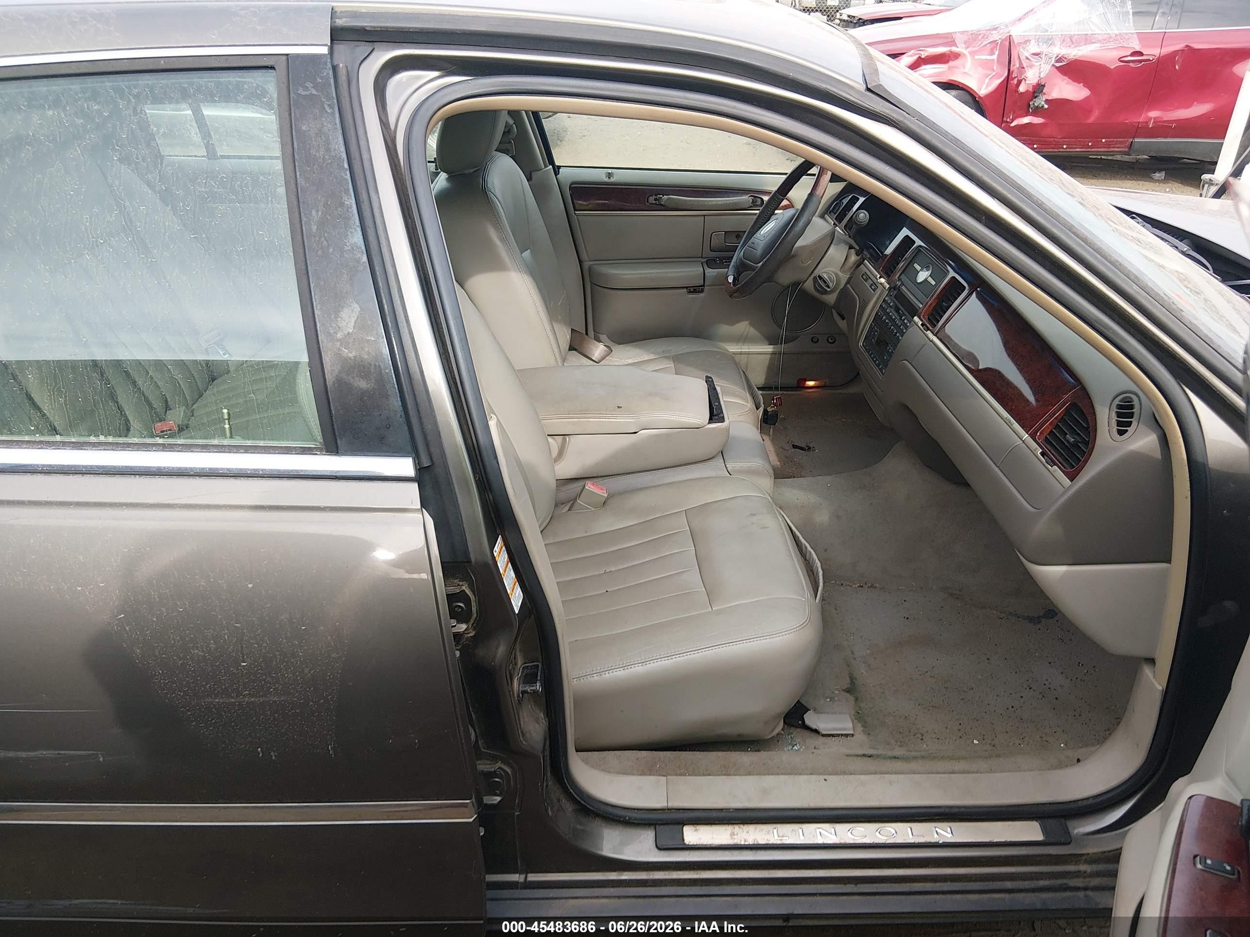 2003 Lincoln Town Car Signature Gray vin: 1LNHM82W13Y628240