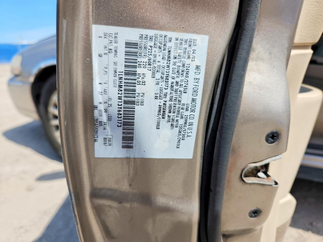 2003 Lincoln Town Car Signature Beige vin: 1LNHM82W13Y683173