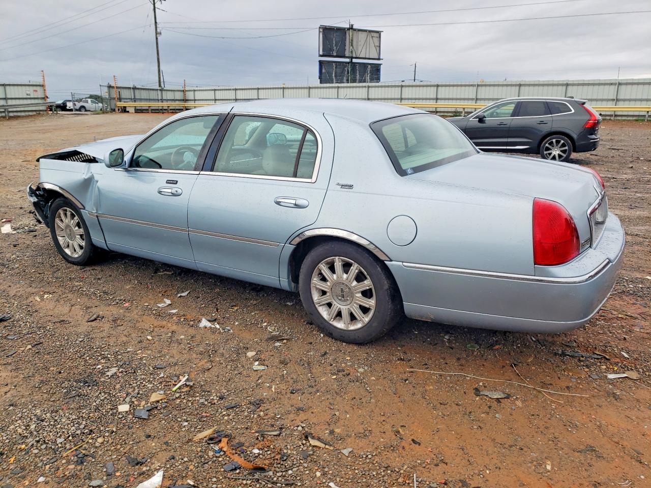2007 Lincoln Town Car Signature Limited Blue vin: 1LNHM82W17Y624534