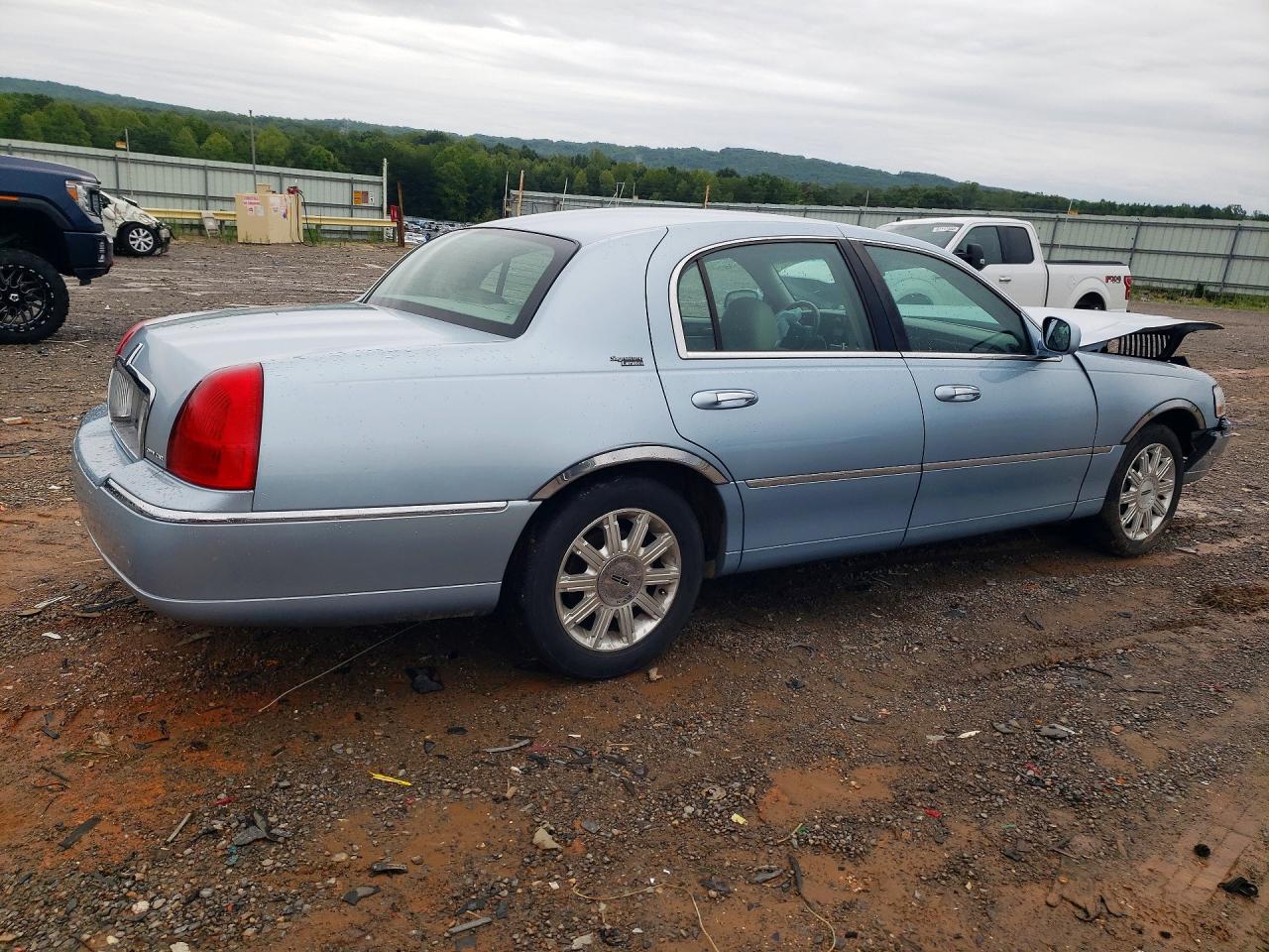 2007 Lincoln Town Car Signature Limited Blue vin: 1LNHM82W17Y624534