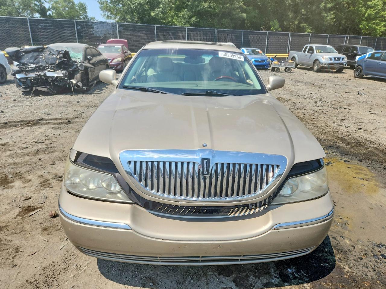 2005 Lincoln Town Car Signature Limited Tan vin: 1LNHM82W25Y670645