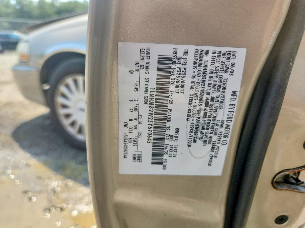 2005 Lincoln Town Car Signature Limited Tan vin: 1LNHM82W25Y670645