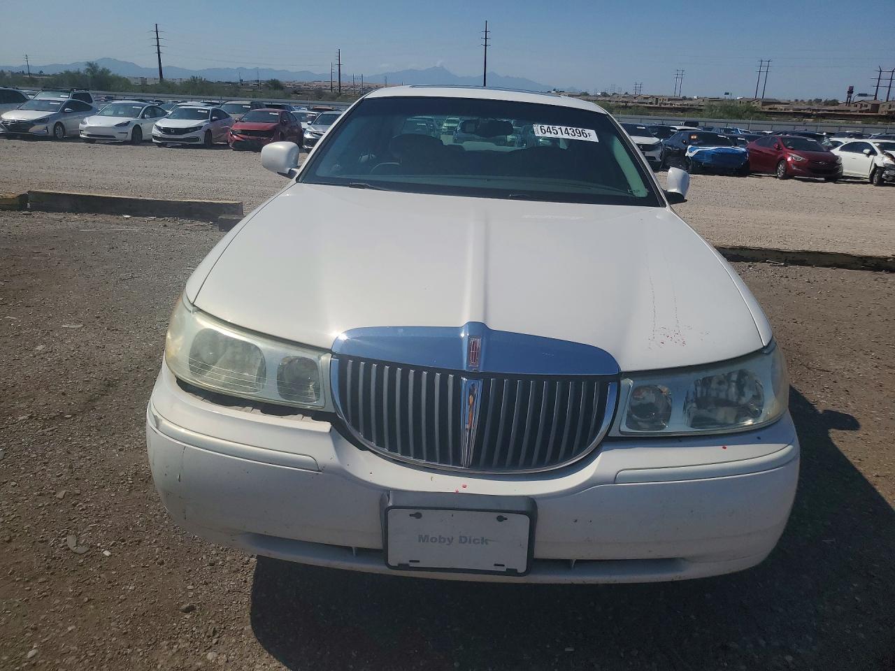 2001 Lincoln Town Car Signature Белый vin: 1LNHM82W31Y715490