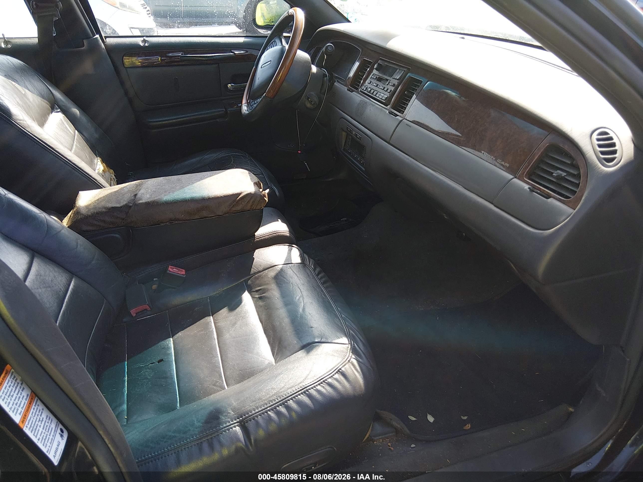 2002 Lincoln Town Car Signature Black vin: 1LNHM82W32Y656958