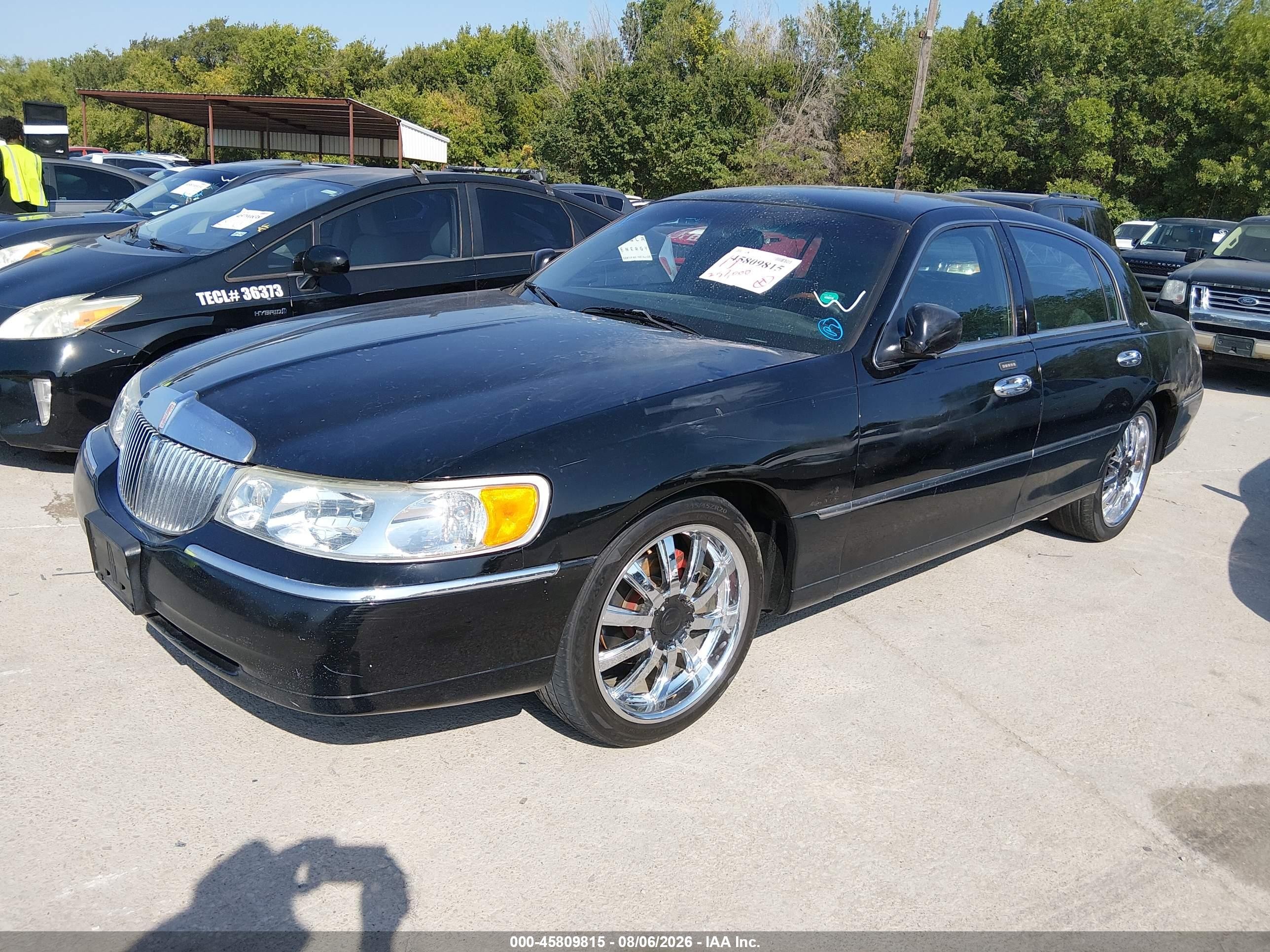 2002 Lincoln Town Car Signature Black vin: 1LNHM82W32Y656958