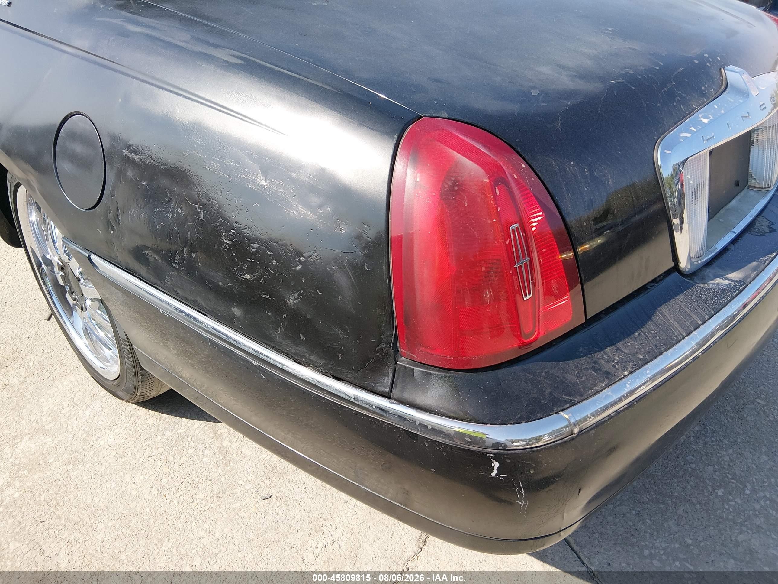 2002 Lincoln Town Car Signature Black vin: 1LNHM82W32Y656958
