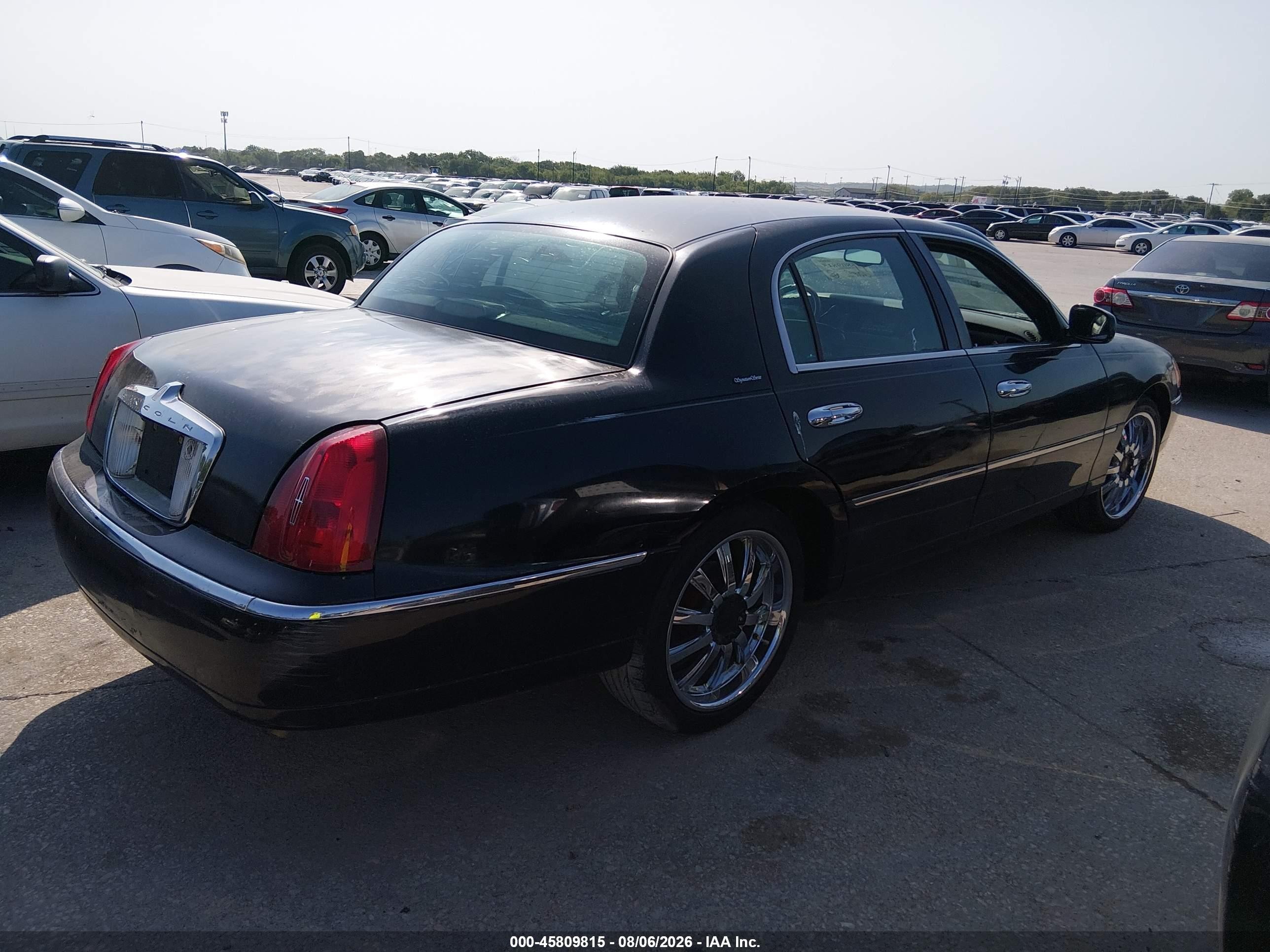 2002 Lincoln Town Car Signature Black vin: 1LNHM82W32Y656958